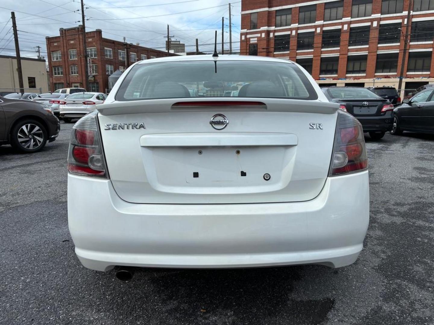 2012 WHITE NISSAN SENTRA SR 2.0 (3N1AB6AP1CL) with an 2.0L engine, Continuously Variable transmission, located at 117 North Cameron Street, Harrisburg, PA, 17101, (717) 963-8962, 40.267021, -76.875351 - Photo#3
