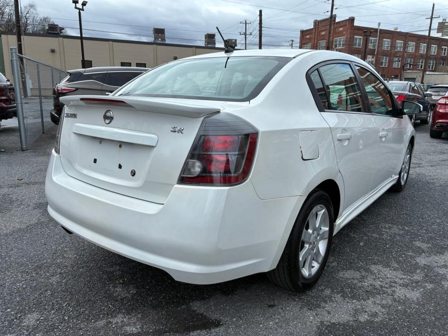2012 WHITE NISSAN SENTRA SR 2.0 (3N1AB6AP1CL) with an 2.0L engine, Continuously Variable transmission, located at 117 North Cameron Street, Harrisburg, PA, 17101, (717) 963-8962, 40.267021, -76.875351 - Photo#4