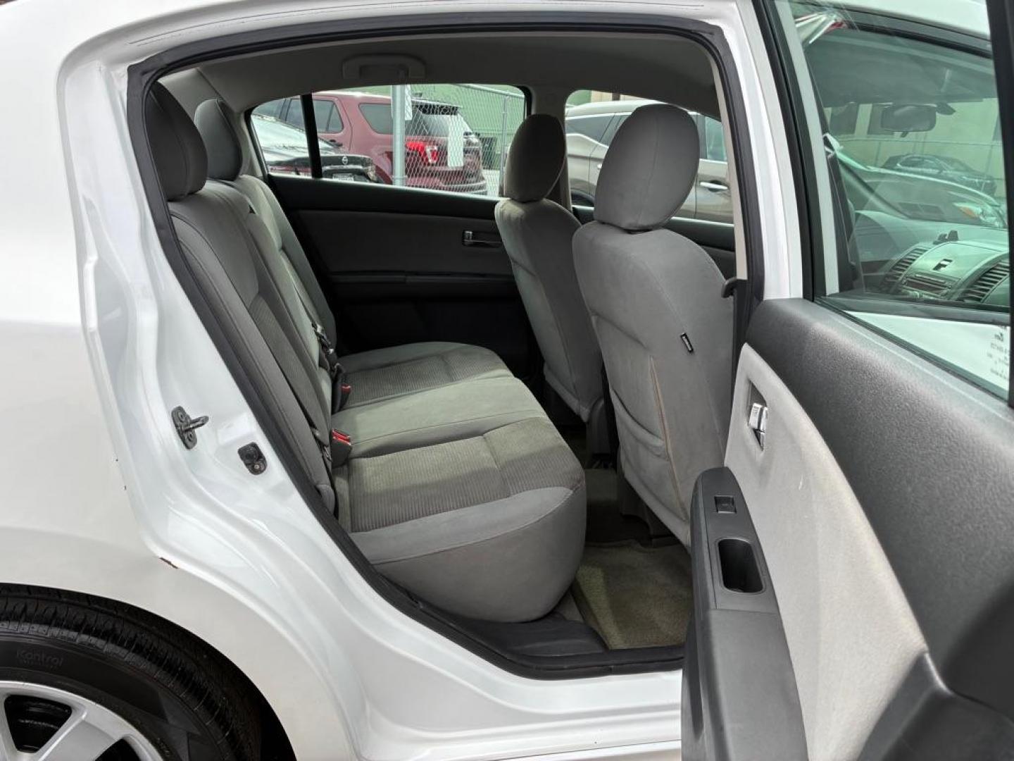 2012 WHITE NISSAN SENTRA SR 2.0 (3N1AB6AP1CL) with an 2.0L engine, Continuously Variable transmission, located at 117 North Cameron Street, Harrisburg, PA, 17101, (717) 963-8962, 40.267021, -76.875351 - Photo#9