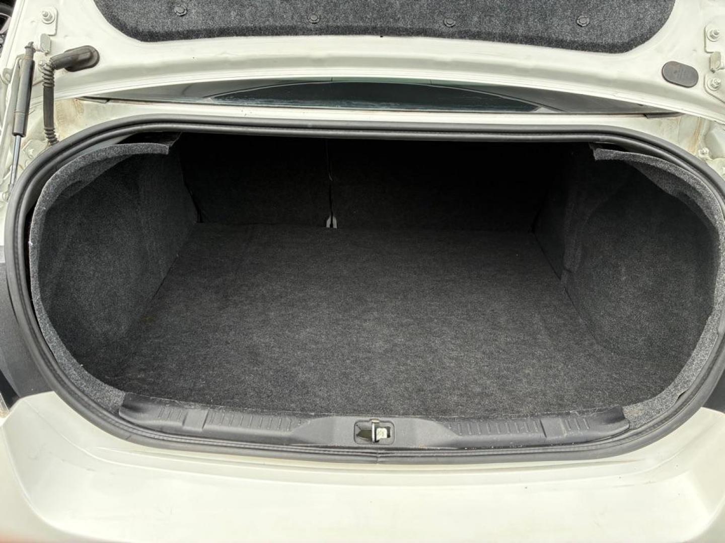 2012 WHITE NISSAN SENTRA SR 2.0 (3N1AB6AP1CL) with an 2.0L engine, Continuously Variable transmission, located at 117 North Cameron Street, Harrisburg, PA, 17101, (717) 963-8962, 40.267021, -76.875351 - Photo#10