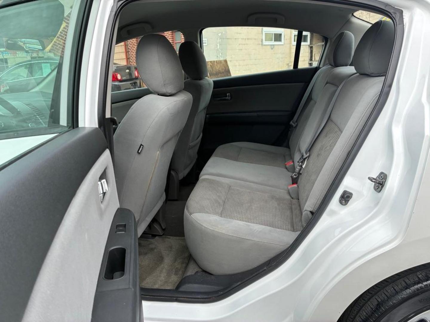 2012 WHITE NISSAN SENTRA SR 2.0 (3N1AB6AP1CL) with an 2.0L engine, Continuously Variable transmission, located at 117 North Cameron Street, Harrisburg, PA, 17101, (717) 963-8962, 40.267021, -76.875351 - Photo#11