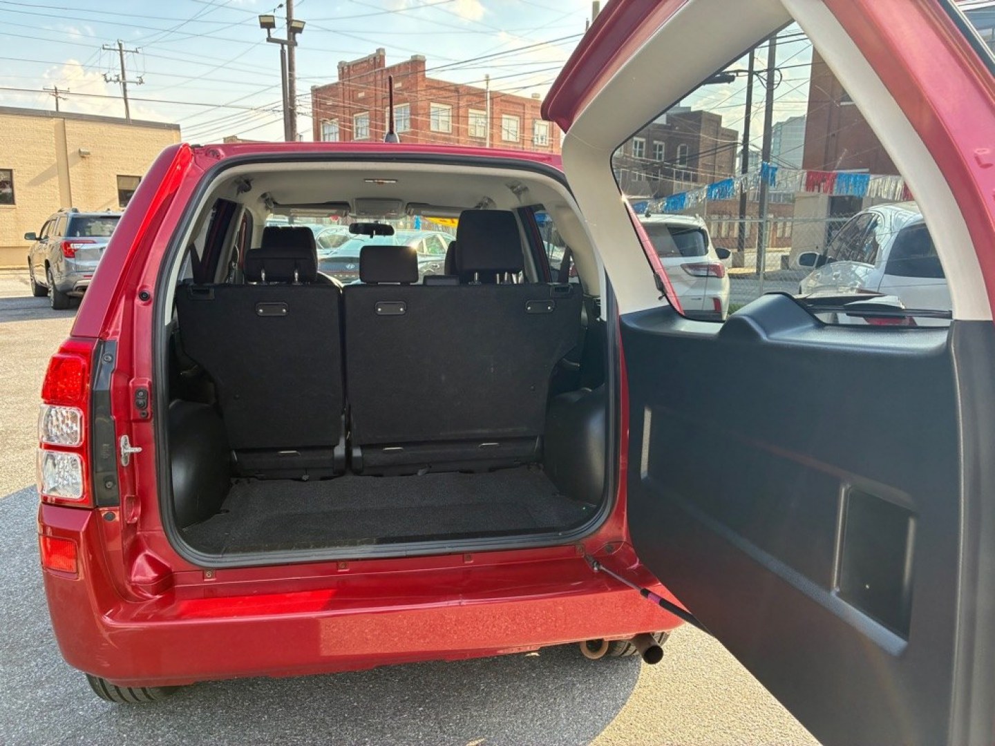 2012 RED SUZUKI GRAND VITARA PREMIUM (JS3TD0D64C4) with an 2.4L engine, Automatic transmission, located at 117 North Cameron Street, Harrisburg, PA, 17101, (717) 963-8962, 40.267021, -76.875351 - WE FINANCE!!! MOST vehicles are available for financing. Good Credit/ Challenged Credit/ No Credit - ALL Trade-Ins Welcomed!!! APPLY ONLINE or CALL us TODAY Please call us to discuss your cash and/or financing options. Thanks for checking our inventory! We're here to help.- Photo#10