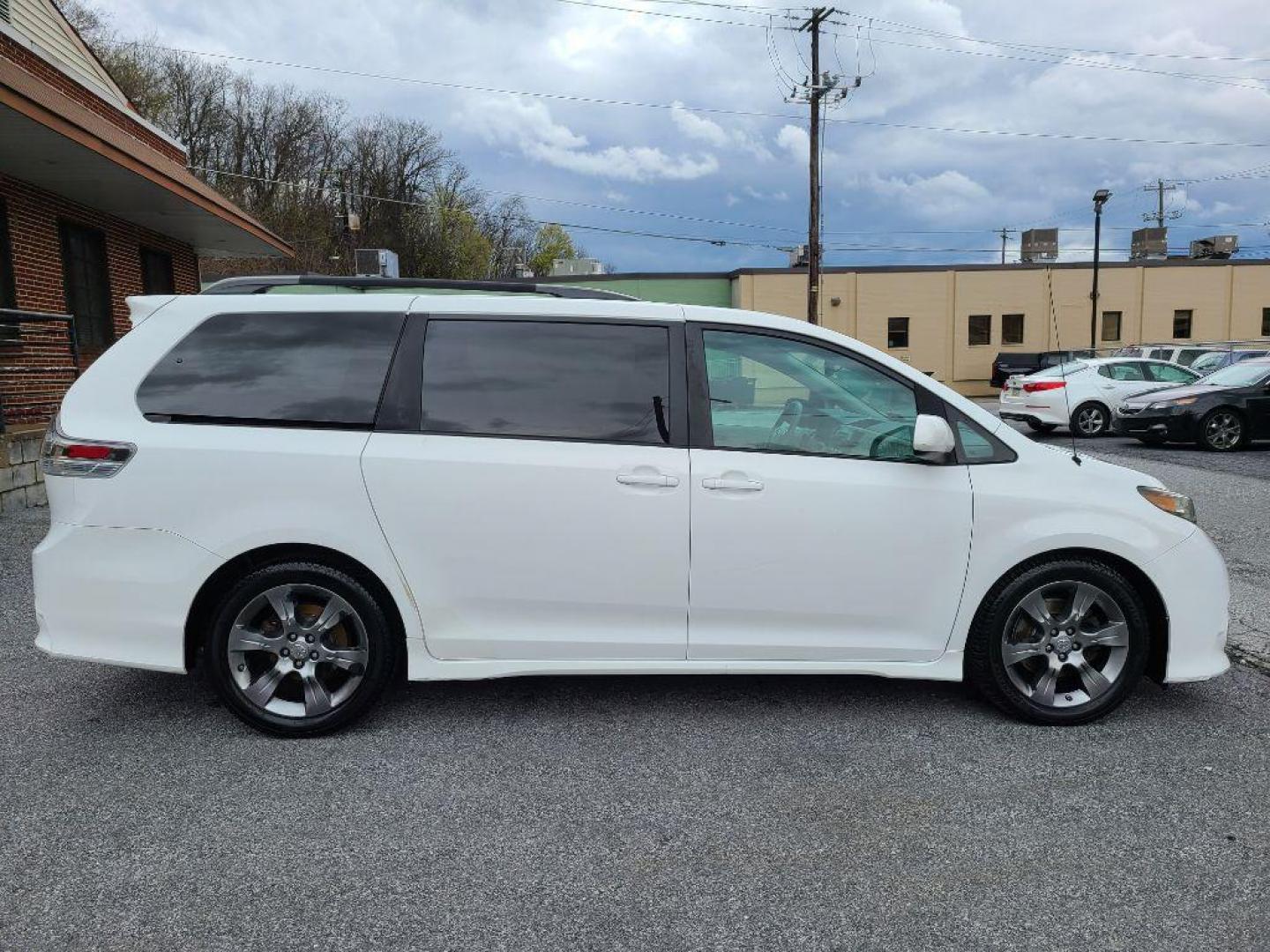 2012 WHITE TOYOTA SIENNA SPORT (5TDXK3DC8CS) with an 3.5L engine, Automatic transmission, located at 117 North Cameron Street, Harrisburg, PA, 17101, (717) 963-8962, 40.267021, -76.875351 - WE FINANCE!!! Good Credit/ Bad Credit/ No Credit - ALL Trade-Ins Welcomed!!! ***Guaranteed Credit Approval*** APPLY ONLINE or CALL us TODAY ;) Internet Prices and Marketplace Prices are SPECIAL discounted ***CASH DEALS*** Retail Prices are higher. Please call us to discuss your cash and finan - Photo#5