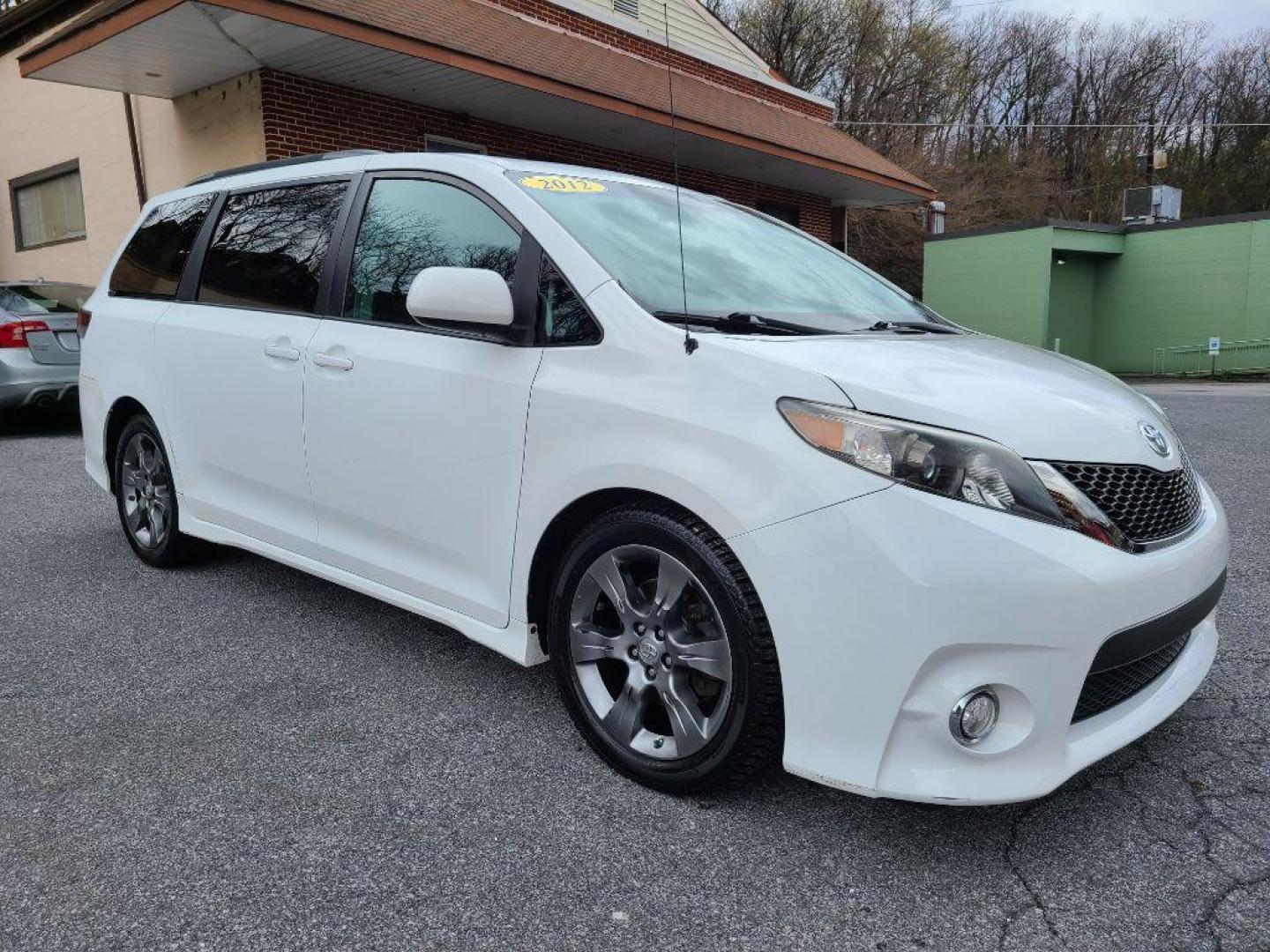 2012 WHITE TOYOTA SIENNA SPORT (5TDXK3DC8CS) with an 3.5L engine, Automatic transmission, located at 117 North Cameron Street, Harrisburg, PA, 17101, (717) 963-8962, 40.267021, -76.875351 - WE FINANCE!!! Good Credit/ Bad Credit/ No Credit - ALL Trade-Ins Welcomed!!! ***Guaranteed Credit Approval*** APPLY ONLINE or CALL us TODAY ;) Internet Prices and Marketplace Prices are SPECIAL discounted ***CASH DEALS*** Retail Prices are higher. Please call us to discuss your cash and finan - Photo#6