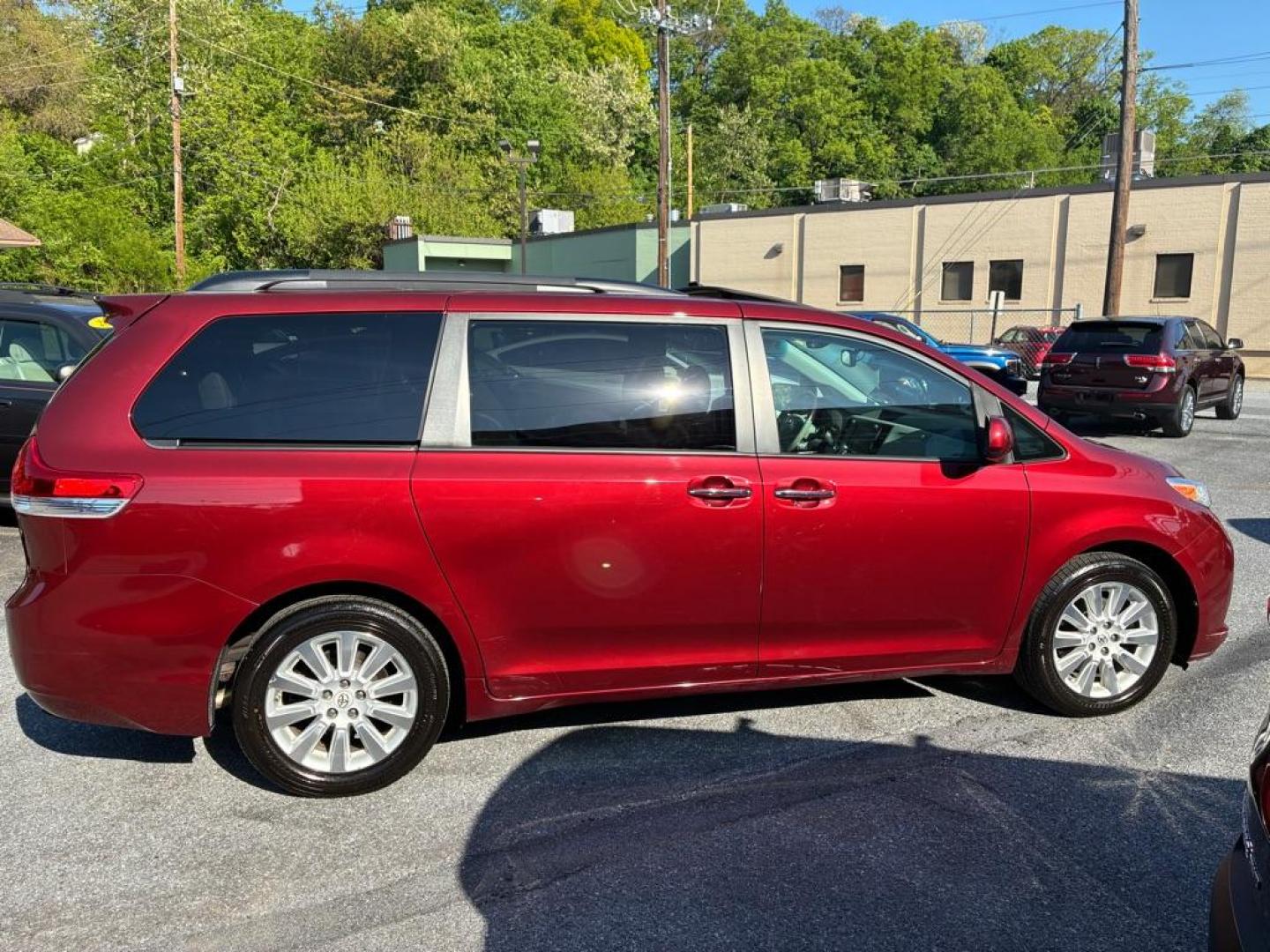 2012 RED TOYOTA SIENNA limited (5TDDK3DC2CS) with an 3.5L engine, Automatic transmission, located at 117 North Cameron Street, Harrisburg, PA, 17101, (717) 963-8962, 40.267021, -76.875351 - WE FINANCE!!! MOST vehicles are available for financing. Good Credit/ Challenged Credit/ No Credit - ALL Trade-Ins Welcomed!!! APPLY ONLINE or CALL us TODAY Please call us to discuss your cash and/or financing options. Thanks for checking our inventory! We're here to help. - Photo#5