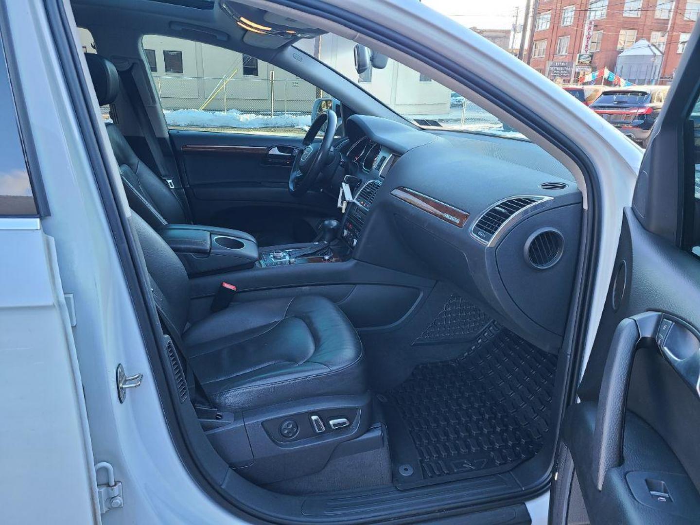 2013 WHITE AUDI Q7 PREMIUM PLUS (WA1LGAFE1DD) with an 3.0L engine, Automatic transmission, located at 117 North Cameron Street, Harrisburg, PA, 17101, (717) 963-8962, 40.267021, -76.875351 - Photo#8