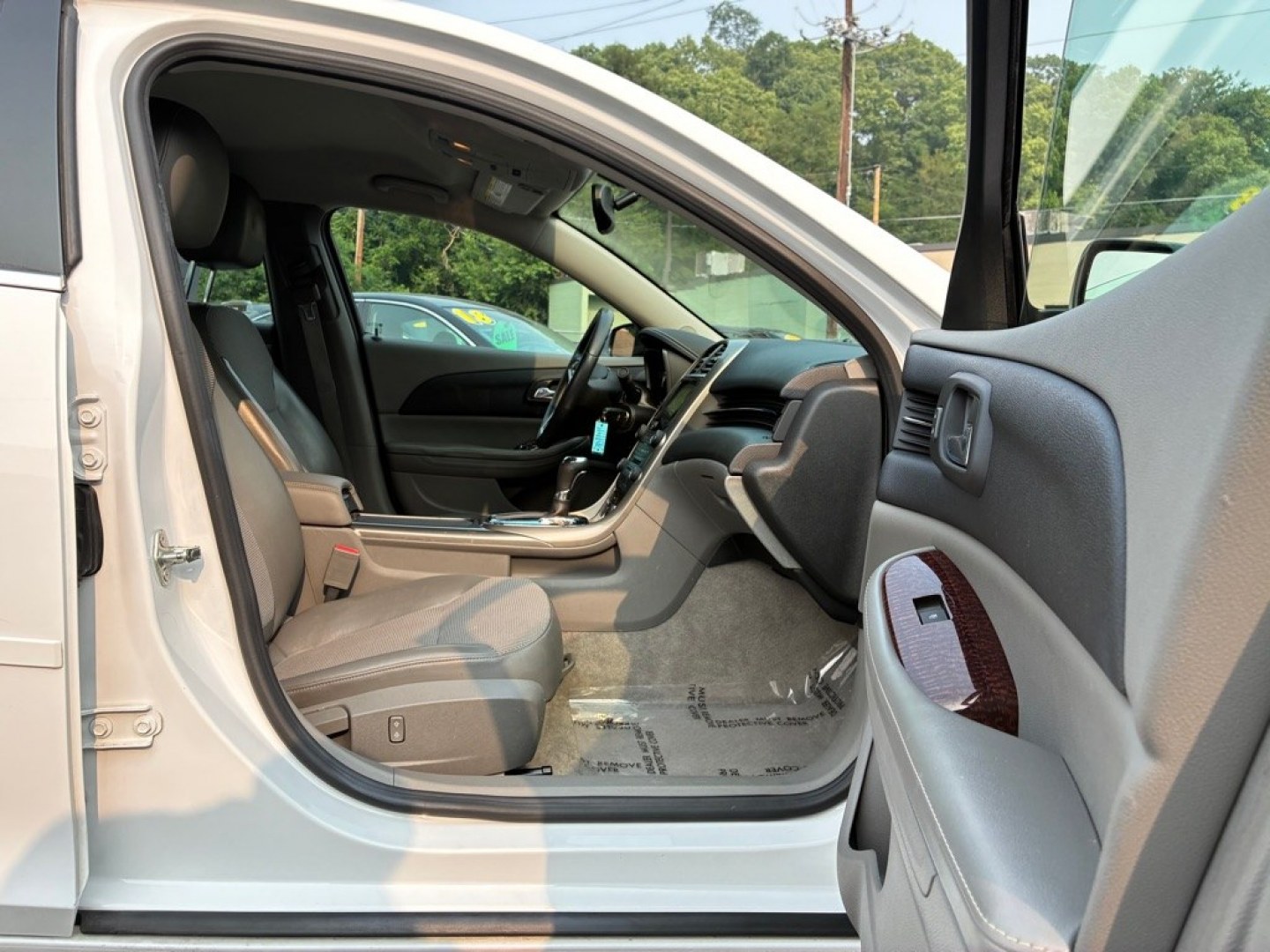 2013 WHITE CHEVROLET MALIBU 1LT (1G11C5SA1DF) with an 2.5L engine, Automatic transmission, located at 117 North Cameron Street, Harrisburg, PA, 17101, (717) 963-8962, 40.267021, -76.875351 - WE FINANCE!!! MOST vehicles are available for financing. Good Credit/ Challenged Credit/ No Credit - ALL Trade-Ins Welcomed!!! APPLY ONLINE or CALL us TODAY Please call us to discuss your cash and/or financing options. Thanks for checking our inventory! We're here to help.- Photo#8
