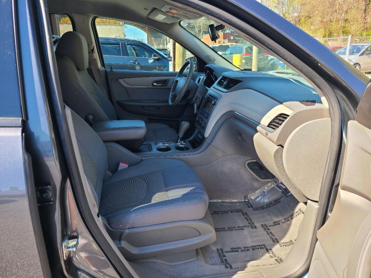 2013 GRAY CHEVROLET TRAVERSE LS (1GNKVFED0DJ) with an 3.6L engine, Automatic transmission, located at 117 North Cameron Street, Harrisburg, PA, 17101, (717) 963-8962, 40.267021, -76.875351 - WE FINANCE!!! Good Credit/ Bad Credit/ No Credit - ALL Trade-Ins Welcomed!!! ***Guaranteed Credit Approval*** APPLY ONLINE or CALL us TODAY ;) Internet Prices and Marketplace Prices are SPECIAL discounted ***CASH DEALS*** Retail Prices are higher. Please call us to discuss your cash and finan - Photo#11
