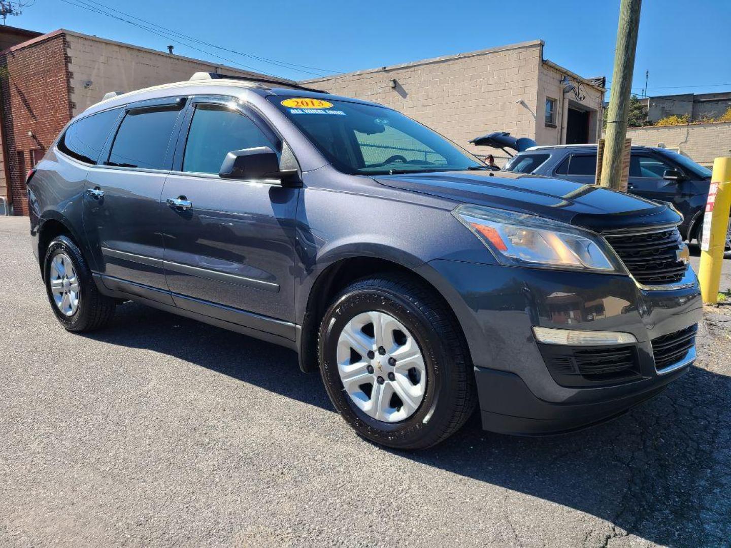 2013 GRAY CHEVROLET TRAVERSE LS (1GNKVFED0DJ) with an 3.6L engine, Automatic transmission, located at 117 North Cameron Street, Harrisburg, PA, 17101, (717) 963-8962, 40.267021, -76.875351 - WE FINANCE!!! Good Credit/ Bad Credit/ No Credit - ALL Trade-Ins Welcomed!!! ***Guaranteed Credit Approval*** APPLY ONLINE or CALL us TODAY ;) Internet Prices and Marketplace Prices are SPECIAL discounted ***CASH DEALS*** Retail Prices are higher. Please call us to discuss your cash and finan - Photo#6