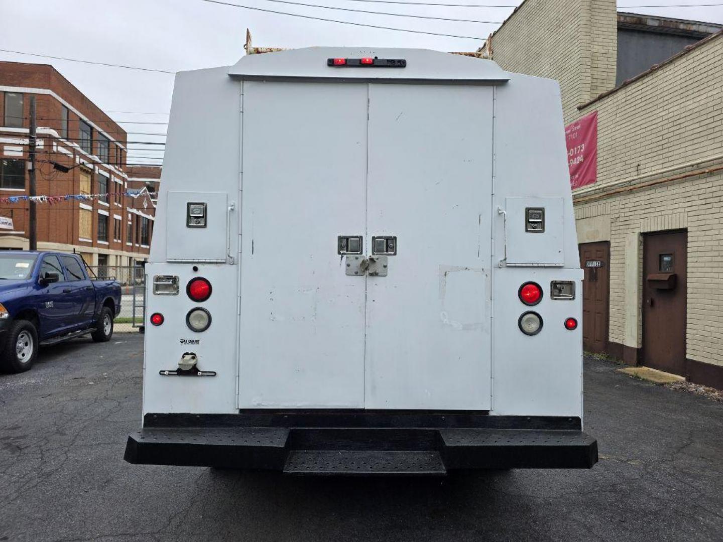 2013 WHITE FORD ECONOLINE E350 SUPER DUTY CUTAWAY VAN (1FDWE3FL6DD) with an 5.4L engine, Automatic transmission, located at 117 North Cameron Street, Harrisburg, PA, 17101, (717) 963-8962, 40.267021, -76.875351 - WE FINANCE!!! Good Credit/ Challenged Credit/ No Credit - ALL Trade-Ins Welcomed!!! APPLY ONLINE or CALL us TODAY ;) Please call us to discuss your cash and/or financing options. - Photo#3