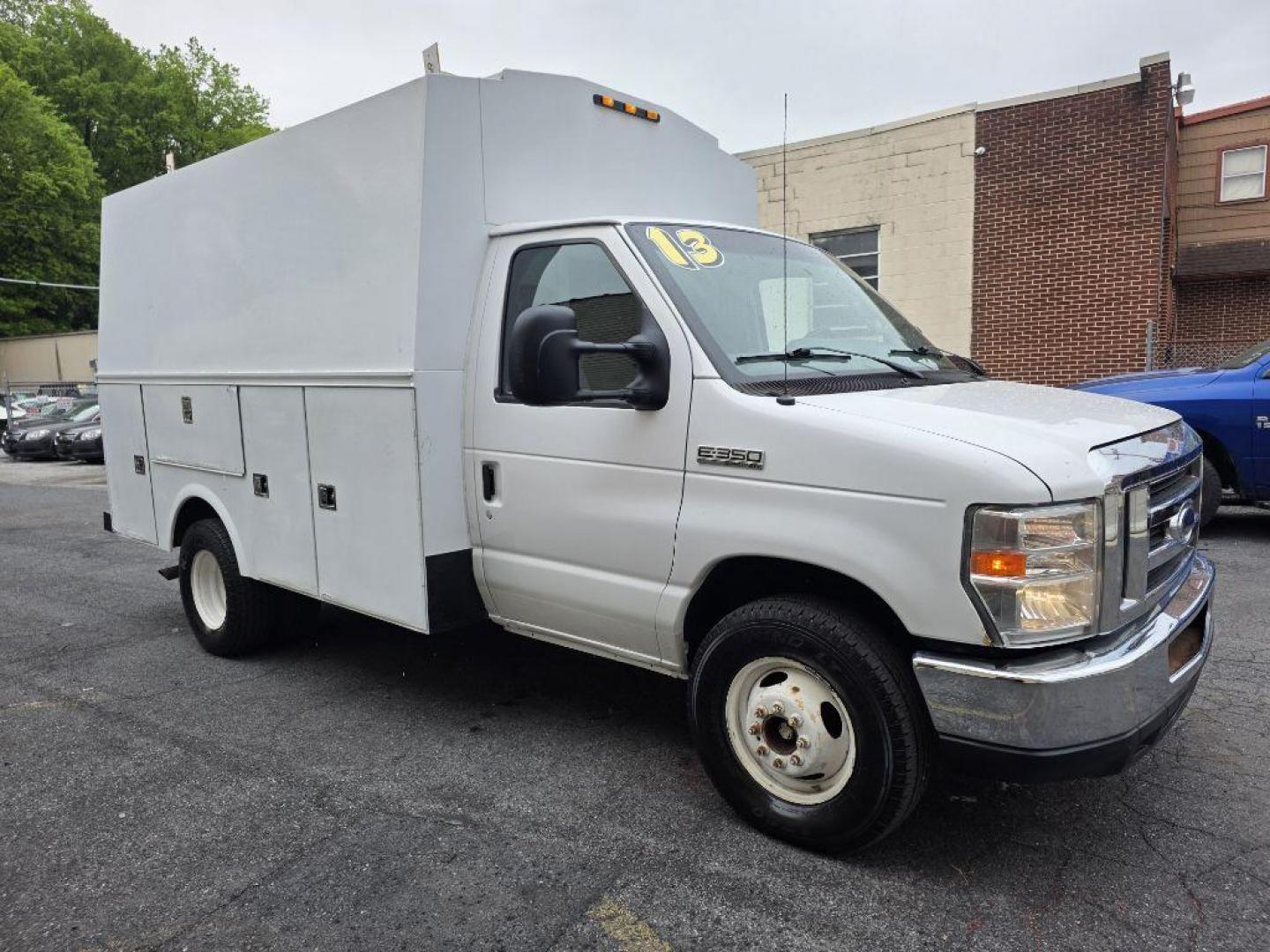 2013 WHITE FORD ECONOLINE E350 SUPER DUTY CUTAWAY VAN (1FDWE3FL6DD) with an 5.4L engine, Automatic transmission, located at 117 North Cameron Street, Harrisburg, PA, 17101, (717) 963-8962, 40.267021, -76.875351 - WE FINANCE!!! Good Credit/ Challenged Credit/ No Credit - ALL Trade-Ins Welcomed!!! APPLY ONLINE or CALL us TODAY ;) Please call us to discuss your cash and/or financing options. - Photo#6