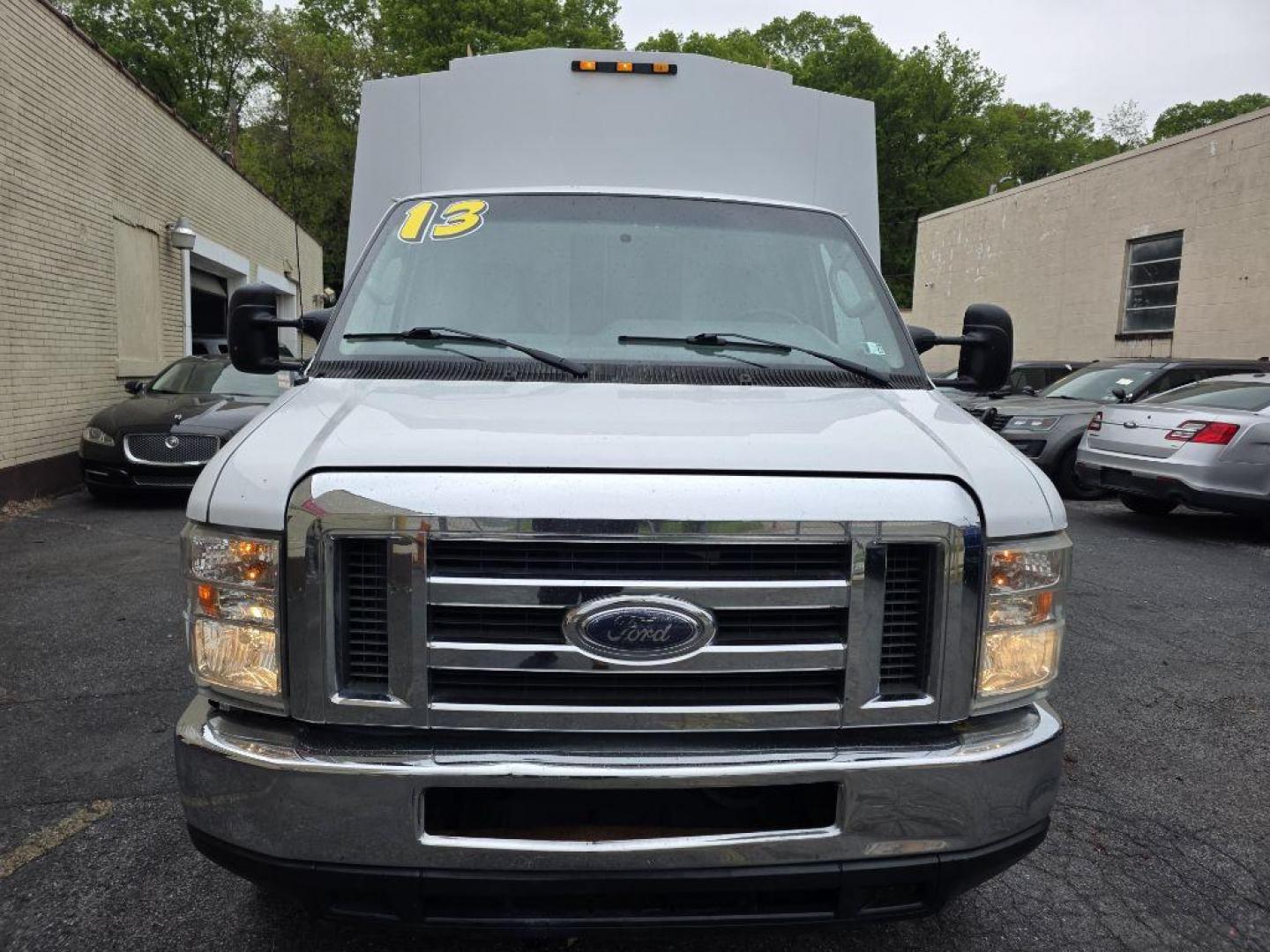 2013 WHITE FORD ECONOLINE E350 SUPER DUTY CUTAWAY VAN (1FDWE3FL6DD) with an 5.4L engine, Automatic transmission, located at 117 North Cameron Street, Harrisburg, PA, 17101, (717) 963-8962, 40.267021, -76.875351 - WE FINANCE!!! Good Credit/ Challenged Credit/ No Credit - ALL Trade-Ins Welcomed!!! APPLY ONLINE or CALL us TODAY ;) Please call us to discuss your cash and/or financing options. - Photo#7