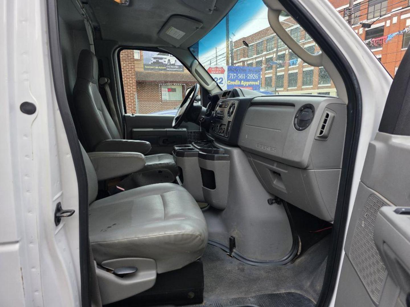 2013 WHITE FORD ECONOLINE E350 SUPER DUTY CUTAWAY VAN (1FDWE3FL6DD) with an 5.4L engine, Automatic transmission, located at 117 North Cameron Street, Harrisburg, PA, 17101, (717) 963-8962, 40.267021, -76.875351 - WE FINANCE!!! Good Credit/ Challenged Credit/ No Credit - ALL Trade-Ins Welcomed!!! APPLY ONLINE or CALL us TODAY ;) Please call us to discuss your cash and/or financing options. - Photo#8