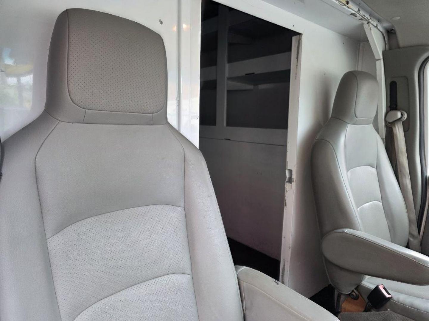 2013 WHITE FORD ECONOLINE E350 SUPER DUTY CUTAWAY VAN (1FDWE3FL6DD) with an 5.4L engine, Automatic transmission, located at 117 North Cameron Street, Harrisburg, PA, 17101, (717) 963-8962, 40.267021, -76.875351 - WE FINANCE!!! Good Credit/ Challenged Credit/ No Credit - ALL Trade-Ins Welcomed!!! APPLY ONLINE or CALL us TODAY ;) Please call us to discuss your cash and/or financing options. - Photo#10