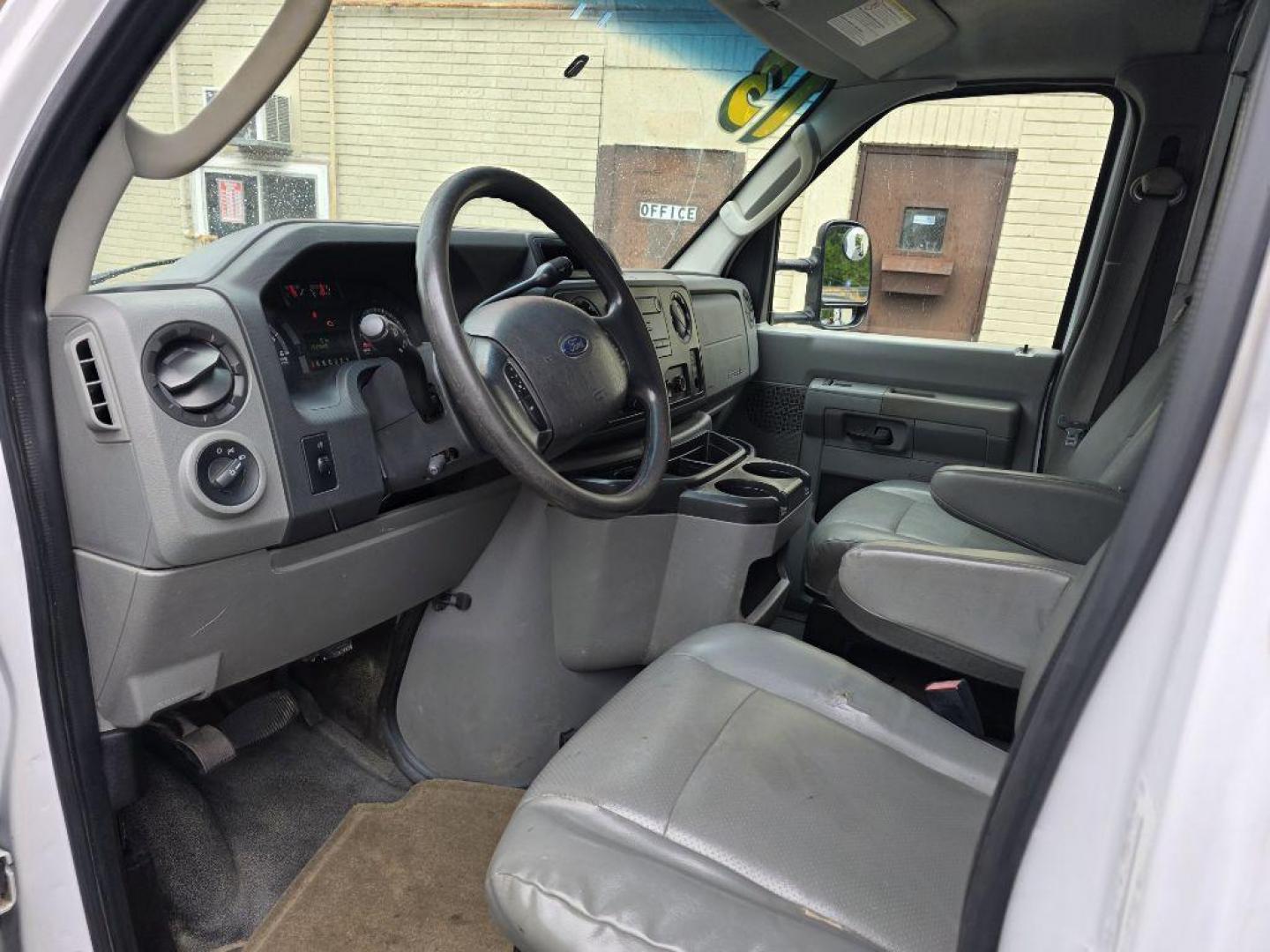 2013 WHITE FORD ECONOLINE E350 SUPER DUTY CUTAWAY VAN (1FDWE3FL6DD) with an 5.4L engine, Automatic transmission, located at 117 North Cameron Street, Harrisburg, PA, 17101, (717) 963-8962, 40.267021, -76.875351 - WE FINANCE!!! Good Credit/ Challenged Credit/ No Credit - ALL Trade-Ins Welcomed!!! APPLY ONLINE or CALL us TODAY ;) Please call us to discuss your cash and/or financing options. - Photo#14