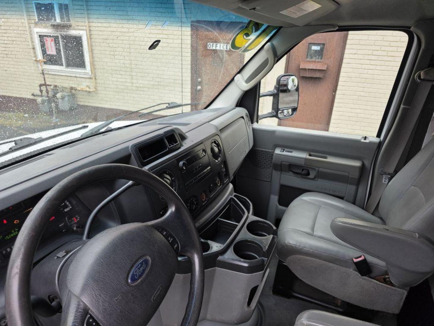 2013 WHITE FORD ECONOLINE E350 SUPER DUTY CUTAWAY VAN (1FDWE3FL6DD) with an 5.4L engine, Automatic transmission, located at 117 North Cameron Street, Harrisburg, PA, 17101, (717) 963-8962, 40.267021, -76.875351 - WE FINANCE!!! Good Credit/ Challenged Credit/ No Credit - ALL Trade-Ins Welcomed!!! APPLY ONLINE or CALL us TODAY ;) Please call us to discuss your cash and/or financing options. - Photo#15