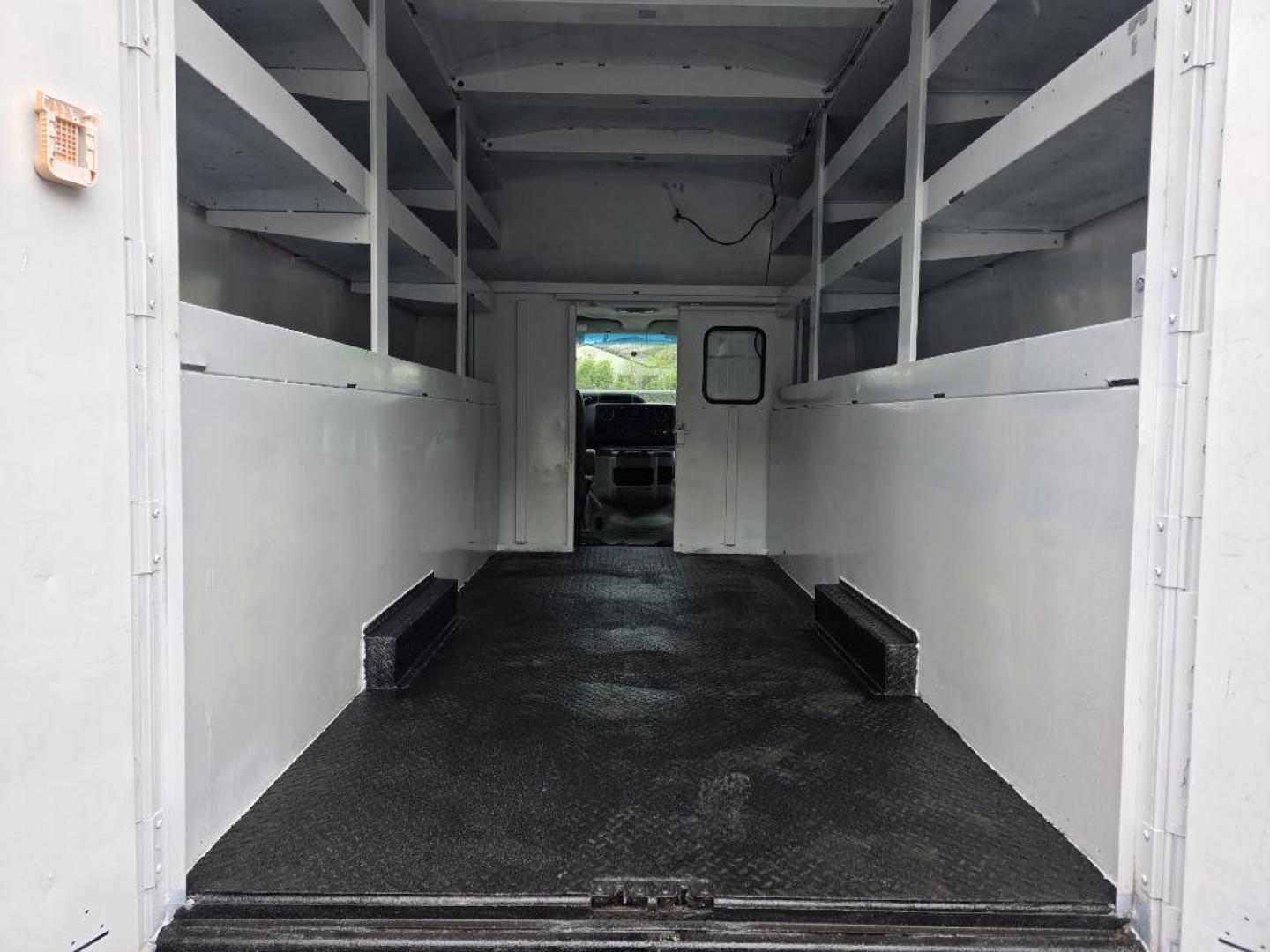 2013 WHITE FORD ECONOLINE E350 SUPER DUTY CUTAWAY VAN (1FDWE3FL6DD) with an 5.4L engine, Automatic transmission, located at 117 North Cameron Street, Harrisburg, PA, 17101, (717) 963-8962, 40.267021, -76.875351 - WE FINANCE!!! Good Credit/ Challenged Credit/ No Credit - ALL Trade-Ins Welcomed!!! APPLY ONLINE or CALL us TODAY ;) Please call us to discuss your cash and/or financing options. - Photo#18