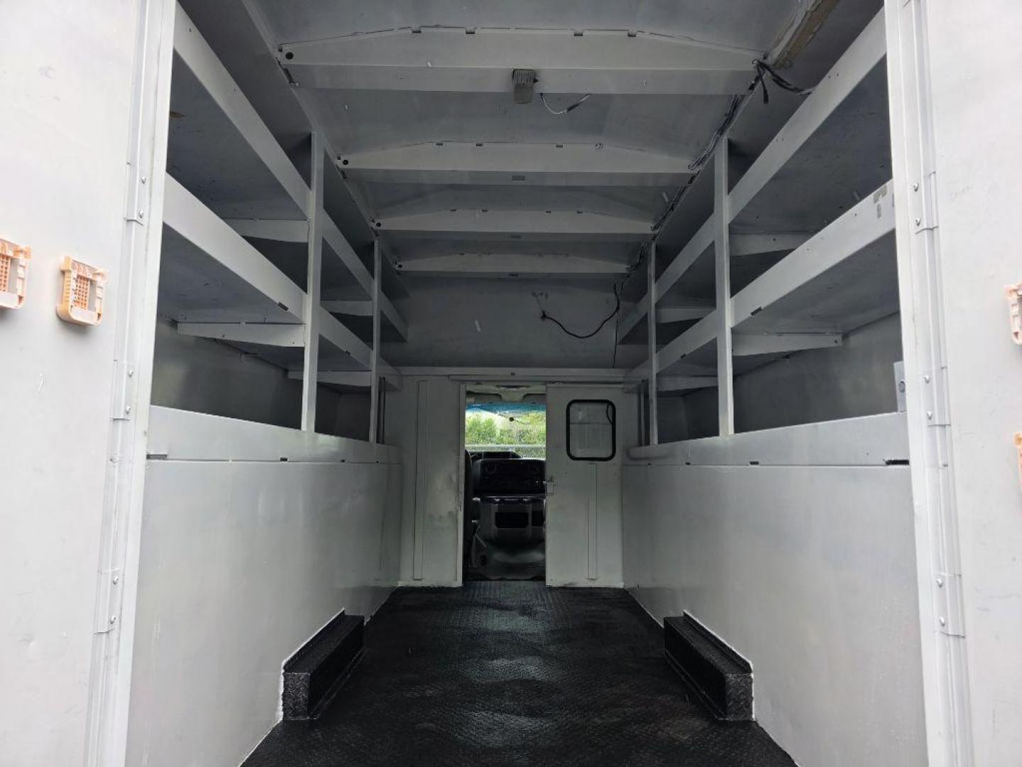 2013 WHITE FORD ECONOLINE E350 SUPER DUTY CUTAWAY VAN (1FDWE3FL6DD) with an 5.4L engine, Automatic transmission, located at 117 North Cameron Street, Harrisburg, PA, 17101, (717) 963-8962, 40.267021, -76.875351 - WE FINANCE!!! Good Credit/ Challenged Credit/ No Credit - ALL Trade-Ins Welcomed!!! APPLY ONLINE or CALL us TODAY ;) Please call us to discuss your cash and/or financing options. - Photo#19