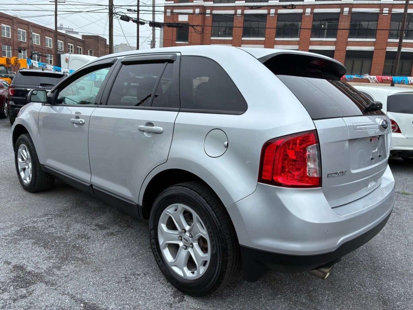 2013 SILVER FORD EDGE SEL (2FMDK4JC4DB) with an 3.5L engine, Automatic transmission, located at 117 North Cameron Street, Harrisburg, PA, 17101, (717) 963-8962, 40.267021, -76.875351- Photo#2