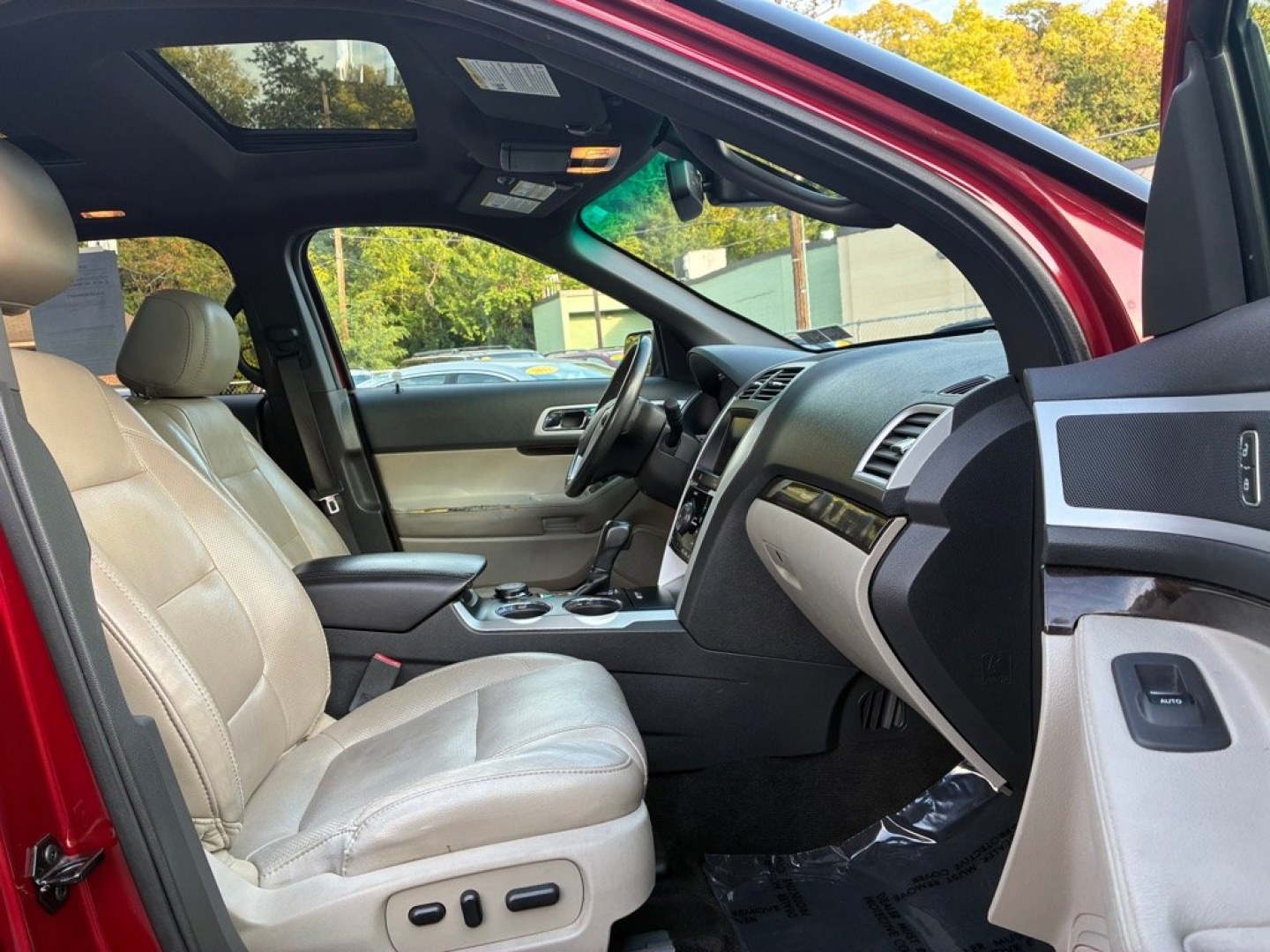 2013 RED FORD EXPLORER LIMITED (1FM5K8F87DG) with an 3.5L engine, Automatic transmission, located at 131 N Cameron st, Harrisburg, PA, 17101, (717) 561-2926, 40.267086, -76.875374 - WE FINANCE!!! Good Credit/ Bad Credit/ No Credit - ALL Trade-Ins Welcomed!!! ***Guaranteed Credit Approval*** APPLY ONLINE or CALL us TODAY ;) Internet Prices and Marketplace Prices are SPECIAL discounted ***CASH DEALS*** Retail Prices are higher. Please call us to discuss your cash and finan- Photo#8