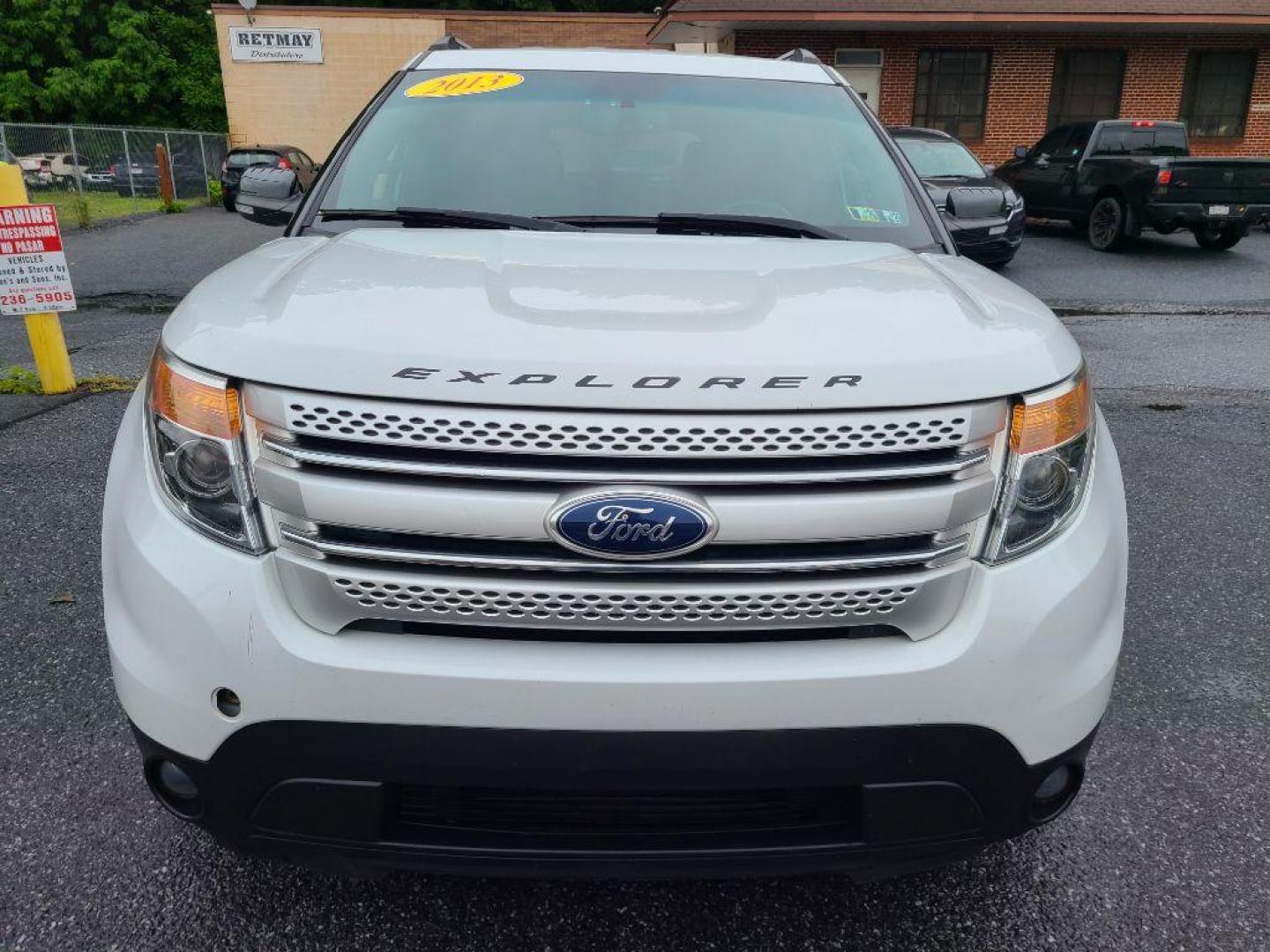 2013 WHITE FORD EXPLORER XLT (1FM5K7D85DG) with an 3.5L engine, Automatic transmission, located at 117 North Cameron Street, Harrisburg, PA, 17101, (717) 963-8962, 40.267021, -76.875351 - Photo#4