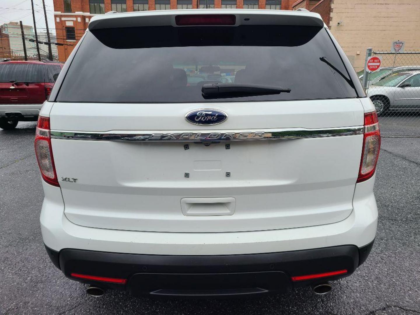 2013 WHITE FORD EXPLORER XLT (1FM5K7D85DG) with an 3.5L engine, Automatic transmission, located at 117 North Cameron Street, Harrisburg, PA, 17101, (717) 963-8962, 40.267021, -76.875351 - Photo#6