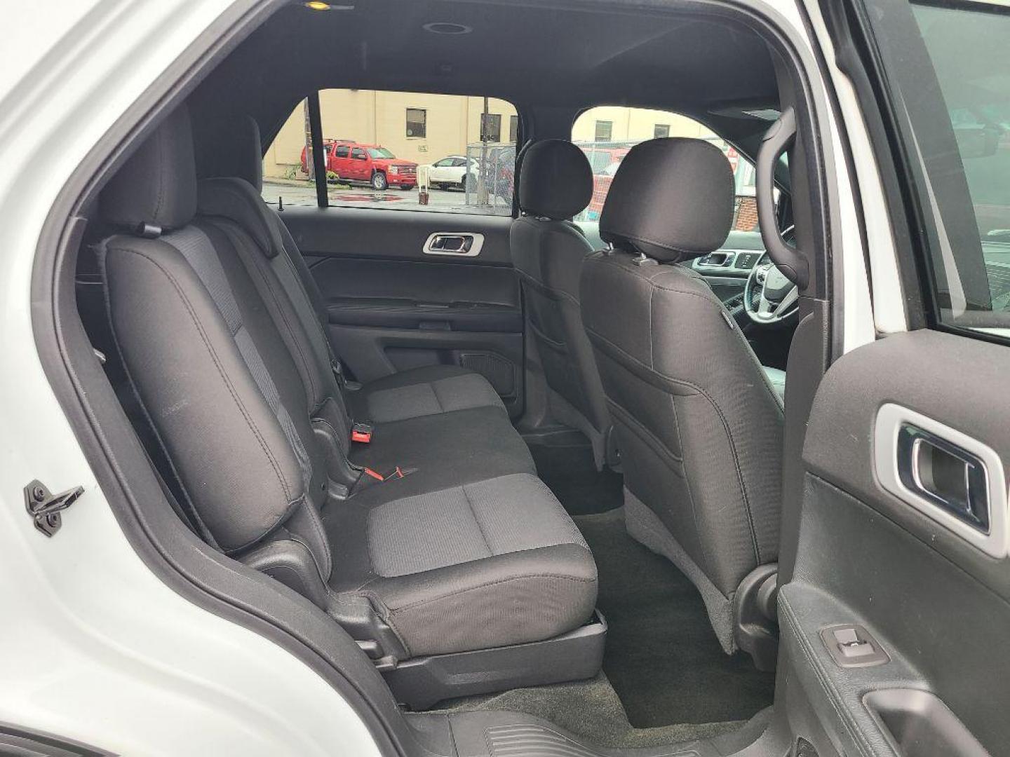 2013 WHITE FORD EXPLORER XLT (1FM5K7D85DG) with an 3.5L engine, Automatic transmission, located at 117 North Cameron Street, Harrisburg, PA, 17101, (717) 963-8962, 40.267021, -76.875351 - Photo#9