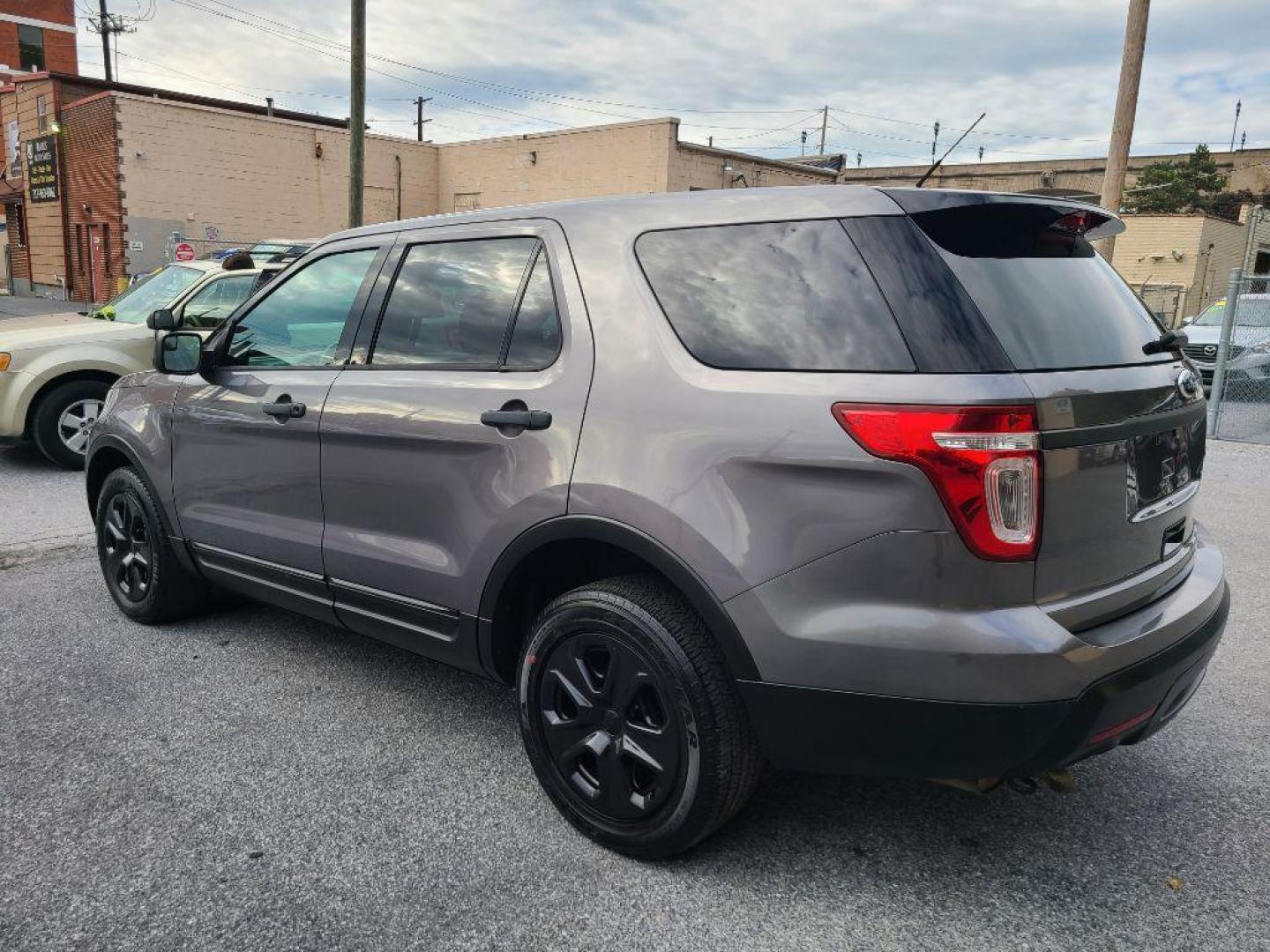 2013 GRAY FORD EXPLORER POLICE INTERCEPTOR (1FM5K8AR8DG) with an 3.7L engine, Automatic transmission, located at 117 North Cameron Street, Harrisburg, PA, 17101, (717) 963-8962, 40.267021, -76.875351 - WE FINANCE!!! Good Credit/ Bad Credit/ No Credit - ALL Trade-Ins Welcomed!!! ***Guaranteed Credit Approval*** APPLY ONLINE or CALL us TODAY ;) Please call us to discuss your cash and financing options. - Photo#2
