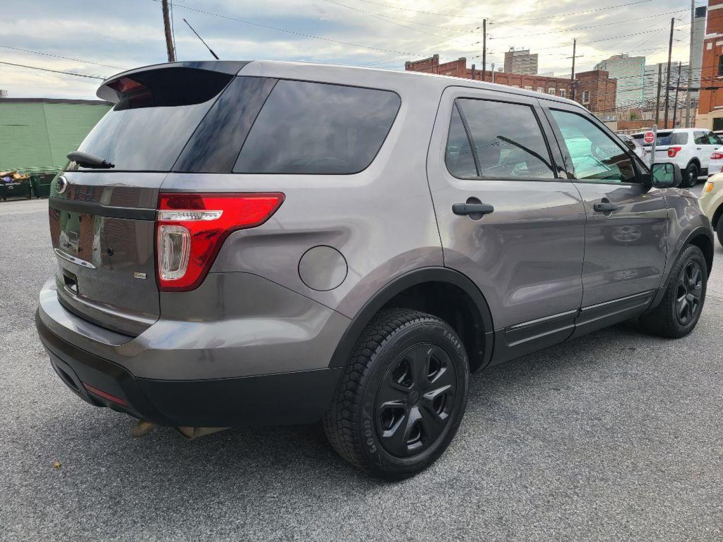 2013 GRAY FORD EXPLORER POLICE INTERCEPTOR (1FM5K8AR8DG) with an 3.7L engine, Automatic transmission, located at 117 North Cameron Street, Harrisburg, PA, 17101, (717) 963-8962, 40.267021, -76.875351 - WE FINANCE!!! Good Credit/ Bad Credit/ No Credit - ALL Trade-Ins Welcomed!!! ***Guaranteed Credit Approval*** APPLY ONLINE or CALL us TODAY ;) Please call us to discuss your cash and financing options. - Photo#4