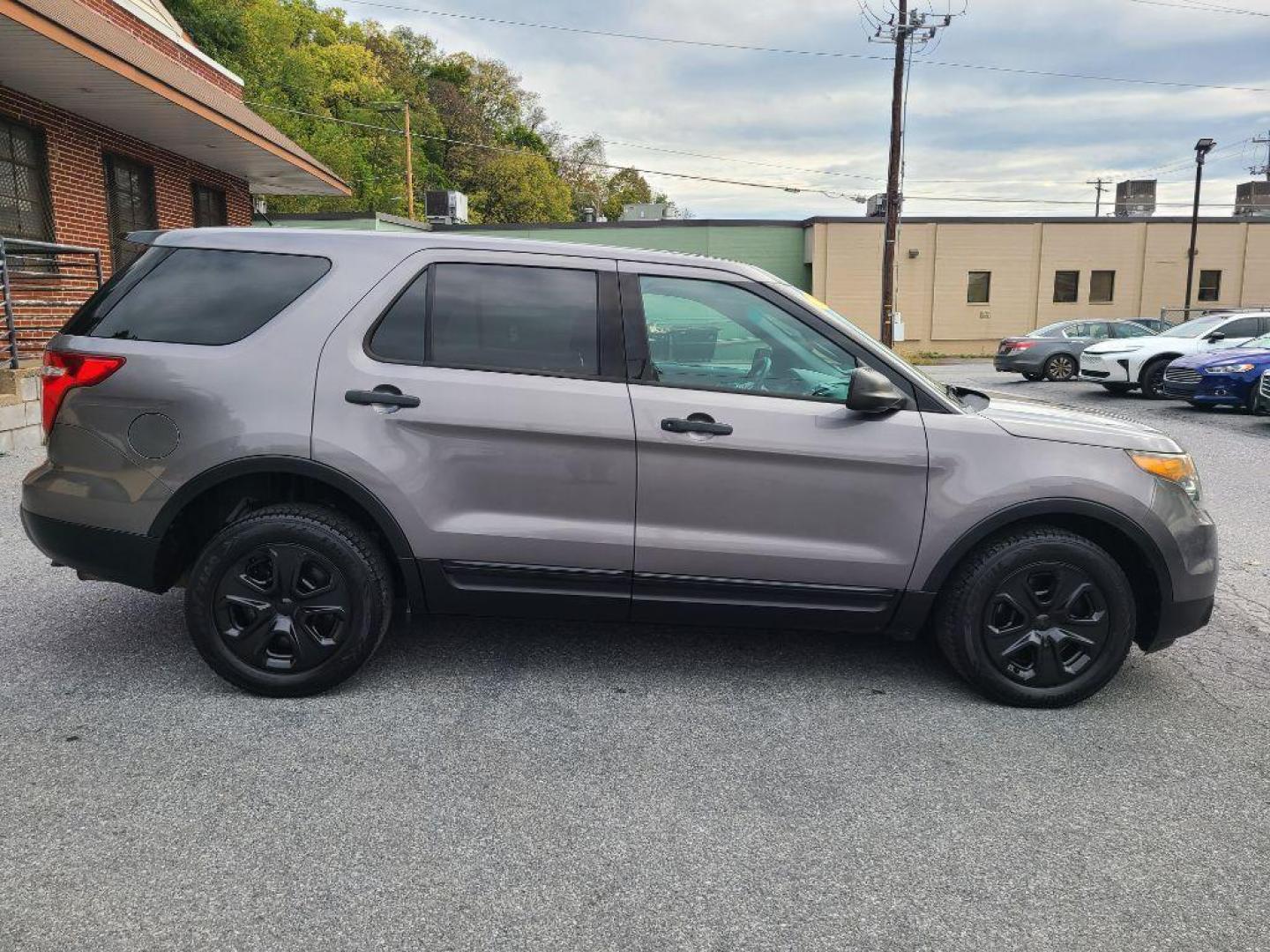 2013 GRAY FORD EXPLORER POLICE INTERCEPTOR (1FM5K8AR8DG) with an 3.7L engine, Automatic transmission, located at 117 North Cameron Street, Harrisburg, PA, 17101, (717) 963-8962, 40.267021, -76.875351 - WE FINANCE!!! Good Credit/ Bad Credit/ No Credit - ALL Trade-Ins Welcomed!!! ***Guaranteed Credit Approval*** APPLY ONLINE or CALL us TODAY ;) Please call us to discuss your cash and financing options. - Photo#5
