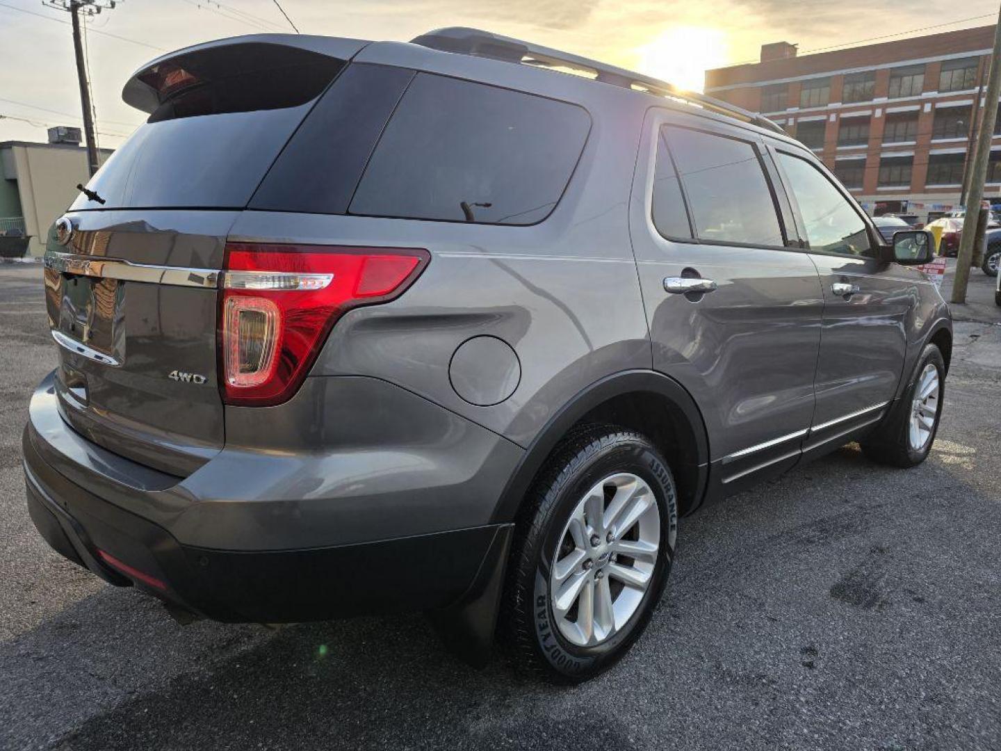 2013 GRAY FORD EXPLORER XLT (1FM5K8D87DG) with an 3.5L engine, Automatic transmission, located at 117 North Cameron Street, Harrisburg, PA, 17101, (717) 963-8962, 40.267021, -76.875351 - WE FINANCE!!! Good Credit/ Bad Credit/ No Credit - ALL Trade-Ins Welcomed!!! ***Guaranteed Credit Approval*** APPLY ONLINE or CALL us TODAY ;) Please call us to discuss your cash and financing options. - Photo#1