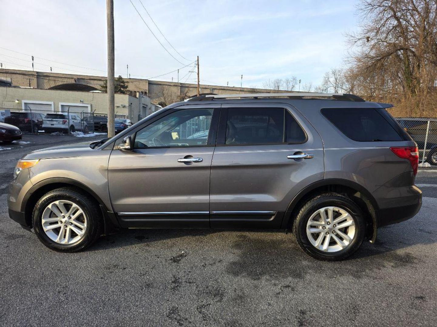 2013 GRAY FORD EXPLORER XLT (1FM5K8D87DG) with an 3.5L engine, Automatic transmission, located at 117 North Cameron Street, Harrisburg, PA, 17101, (717) 963-8962, 40.267021, -76.875351 - WE FINANCE!!! Good Credit/ Bad Credit/ No Credit - ALL Trade-Ins Welcomed!!! ***Guaranteed Credit Approval*** APPLY ONLINE or CALL us TODAY ;) Please call us to discuss your cash and financing options. - Photo#2