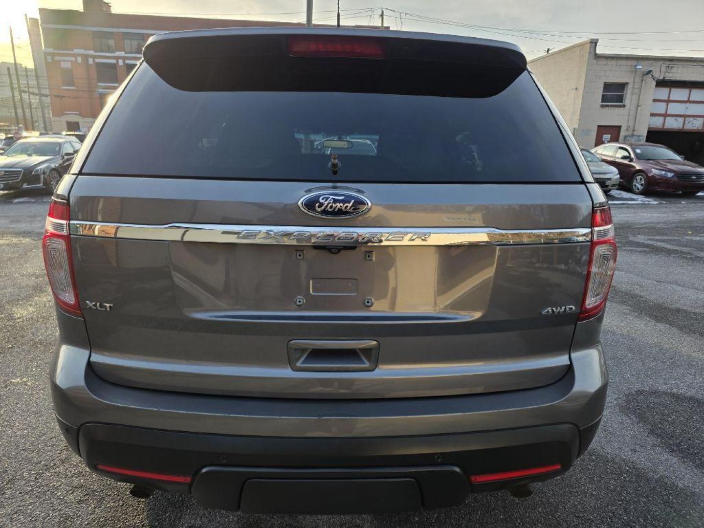 2013 GRAY FORD EXPLORER XLT (1FM5K8D87DG) with an 3.5L engine, Automatic transmission, located at 117 North Cameron Street, Harrisburg, PA, 17101, (717) 963-8962, 40.267021, -76.875351 - WE FINANCE!!! Good Credit/ Bad Credit/ No Credit - ALL Trade-Ins Welcomed!!! ***Guaranteed Credit Approval*** APPLY ONLINE or CALL us TODAY ;) Please call us to discuss your cash and financing options. - Photo#3