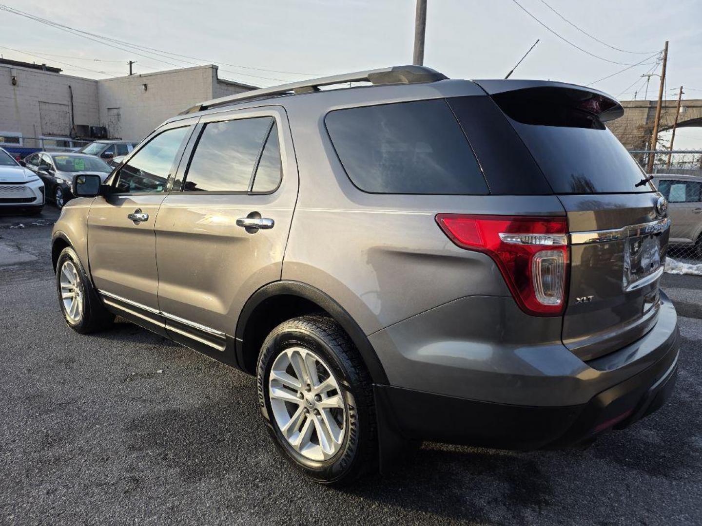 2013 GRAY FORD EXPLORER XLT (1FM5K8D87DG) with an 3.5L engine, Automatic transmission, located at 117 North Cameron Street, Harrisburg, PA, 17101, (717) 963-8962, 40.267021, -76.875351 - WE FINANCE!!! Good Credit/ Bad Credit/ No Credit - ALL Trade-Ins Welcomed!!! ***Guaranteed Credit Approval*** APPLY ONLINE or CALL us TODAY ;) Please call us to discuss your cash and financing options. - Photo#4