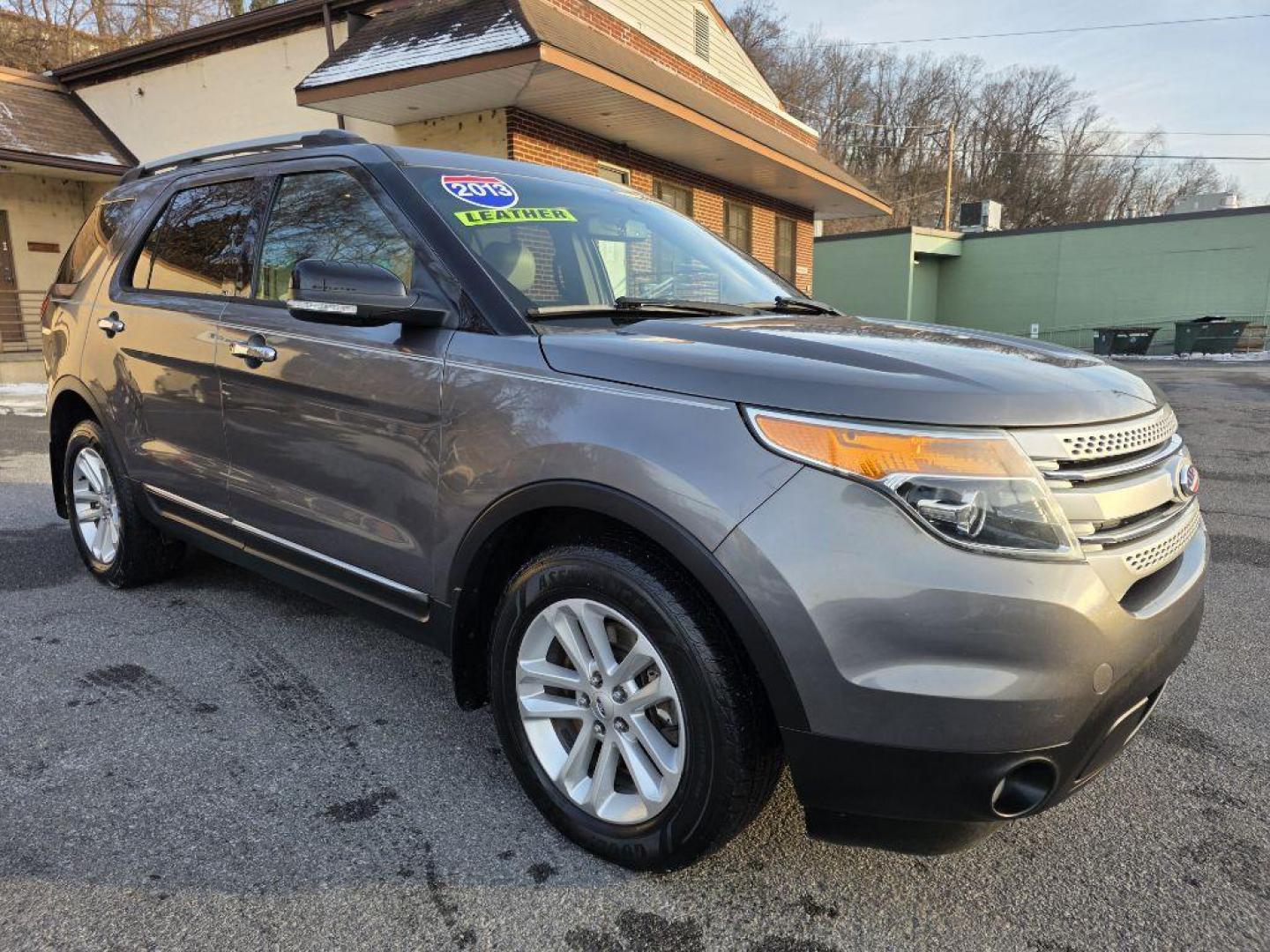 2013 GRAY FORD EXPLORER XLT (1FM5K8D87DG) with an 3.5L engine, Automatic transmission, located at 117 North Cameron Street, Harrisburg, PA, 17101, (717) 963-8962, 40.267021, -76.875351 - WE FINANCE!!! Good Credit/ Bad Credit/ No Credit - ALL Trade-Ins Welcomed!!! ***Guaranteed Credit Approval*** APPLY ONLINE or CALL us TODAY ;) Please call us to discuss your cash and financing options. - Photo#6