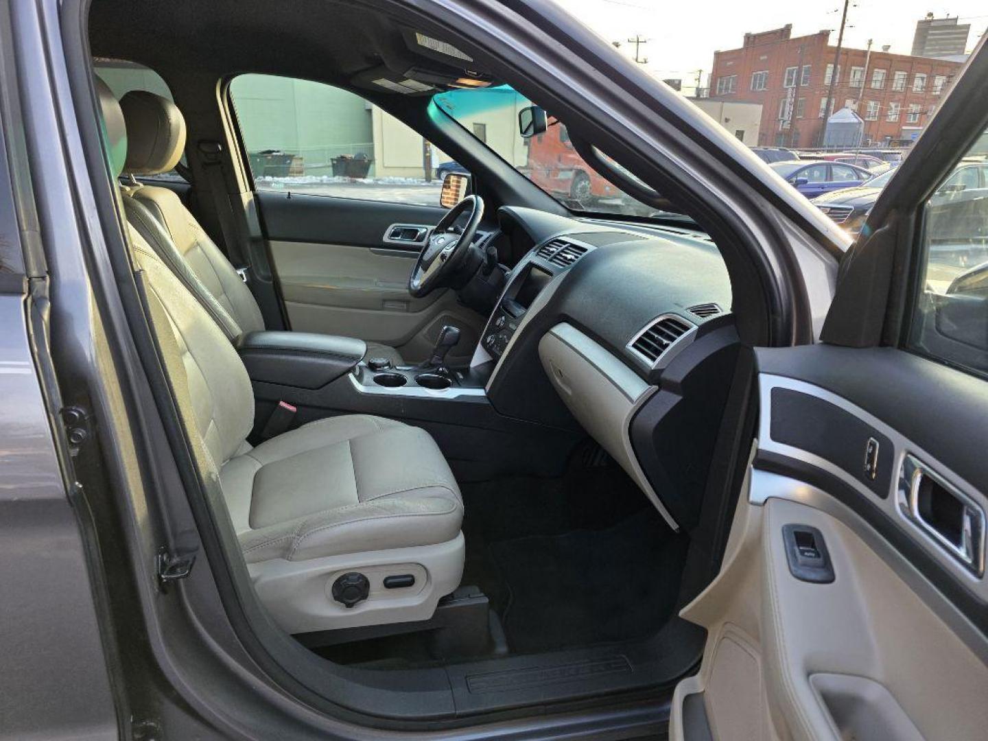 2013 GRAY FORD EXPLORER XLT (1FM5K8D87DG) with an 3.5L engine, Automatic transmission, located at 117 North Cameron Street, Harrisburg, PA, 17101, (717) 963-8962, 40.267021, -76.875351 - WE FINANCE!!! Good Credit/ Bad Credit/ No Credit - ALL Trade-Ins Welcomed!!! ***Guaranteed Credit Approval*** APPLY ONLINE or CALL us TODAY ;) Please call us to discuss your cash and financing options. - Photo#8