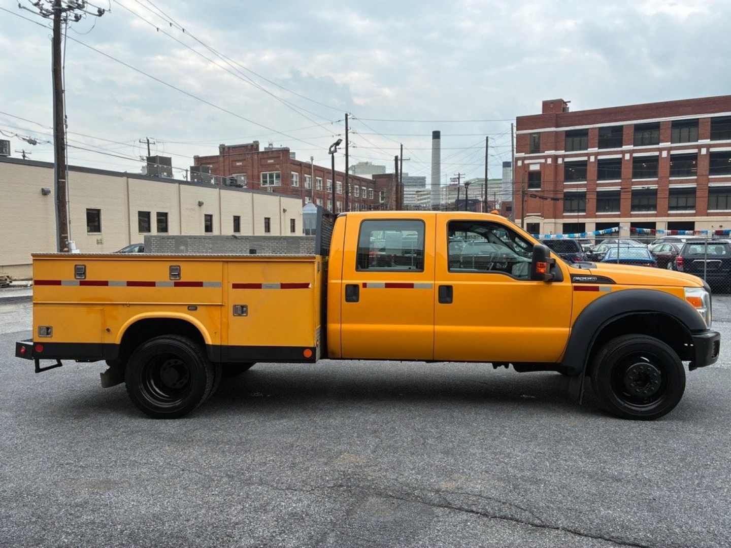 2013 YELLOW FORD F550 SUPER DUTY (1FD0W5GY1DE) with an 6.8L engine, Automatic transmission, located at 117 North Cameron Street, Harrisburg, PA, 17101, (717) 963-8962, 40.267021, -76.875351 - Hard Top 10-Cylinder Gasoline Natural A/T Power Steering Gray Vinyl Seats A/C Power Windows Power Door Locks Driver Air Bag WE FINANCE!!! MOST vehicles are available for financing. Good Credit/ Challenged Credit/ No Credit - ALL Trade-Ins Welcomed!!! APPLY ONLINE or CALL us TODAY- Photo#5