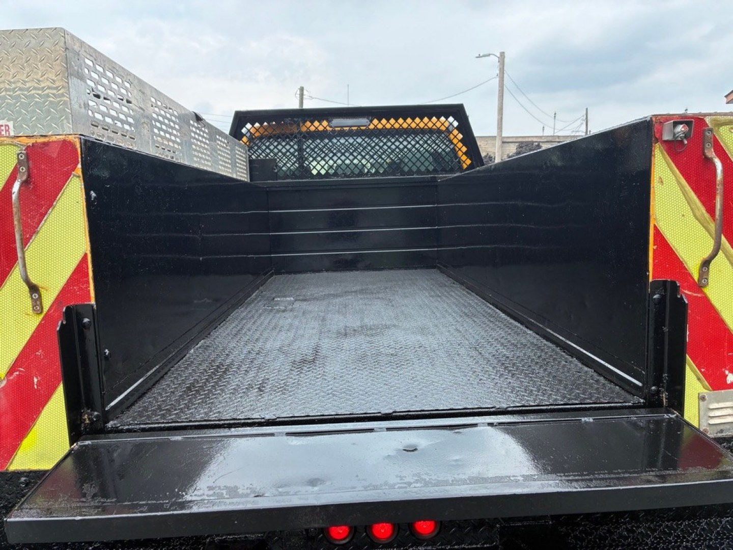 2013 YELLOW FORD F550 SUPER DUTY (1FD0W5GY1DE) with an 6.8L engine, Automatic transmission, located at 117 North Cameron Street, Harrisburg, PA, 17101, (717) 963-8962, 40.267021, -76.875351 - Hard Top 10-Cylinder Gasoline Natural A/T Power Steering Gray Vinyl Seats A/C Power Windows Power Door Locks Driver Air Bag WE FINANCE!!! MOST vehicles are available for financing. Good Credit/ Challenged Credit/ No Credit - ALL Trade-Ins Welcomed!!! APPLY ONLINE or CALL us TODAY- Photo#11