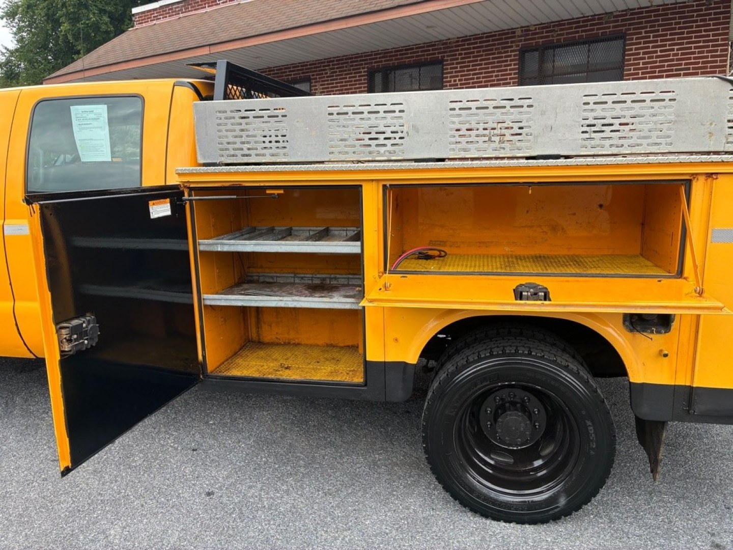 2013 YELLOW FORD F550 SUPER DUTY (1FD0W5GY1DE) with an 6.8L engine, Automatic transmission, located at 117 North Cameron Street, Harrisburg, PA, 17101, (717) 963-8962, 40.267021, -76.875351 - Hard Top 10-Cylinder Gasoline Natural A/T Power Steering Gray Vinyl Seats A/C Power Windows Power Door Locks Driver Air Bag WE FINANCE!!! MOST vehicles are available for financing. Good Credit/ Challenged Credit/ No Credit - ALL Trade-Ins Welcomed!!! APPLY ONLINE or CALL us TODAY- Photo#13