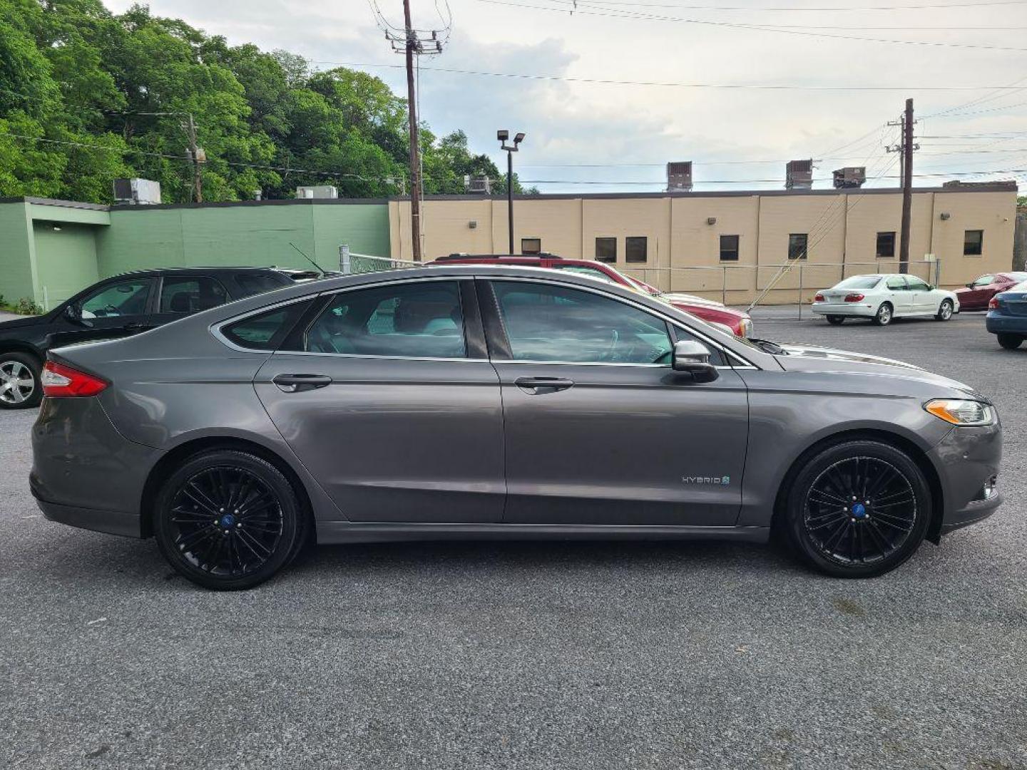2013 GRAY FORD FUSION SE HYBRID (3FA6P0LU8DR) with an 2.0L engine, Continuously Variable transmission, located at 117 North Cameron Street, Harrisburg, PA, 17101, (717) 963-8962, 40.267021, -76.875351 - WE FINANCE!!! Good Credit/ Bad Credit/ No Credit - ALL Trade-Ins Welcomed!!! ***Guaranteed Credit Approval*** APPLY ONLINE or CALL us TODAY ;) Internet Prices and Marketplace Prices are SPECIAL discounted ***CASH DEALS*** Retail Prices are higher. Please call us to discuss your cash and finan - Photo#4