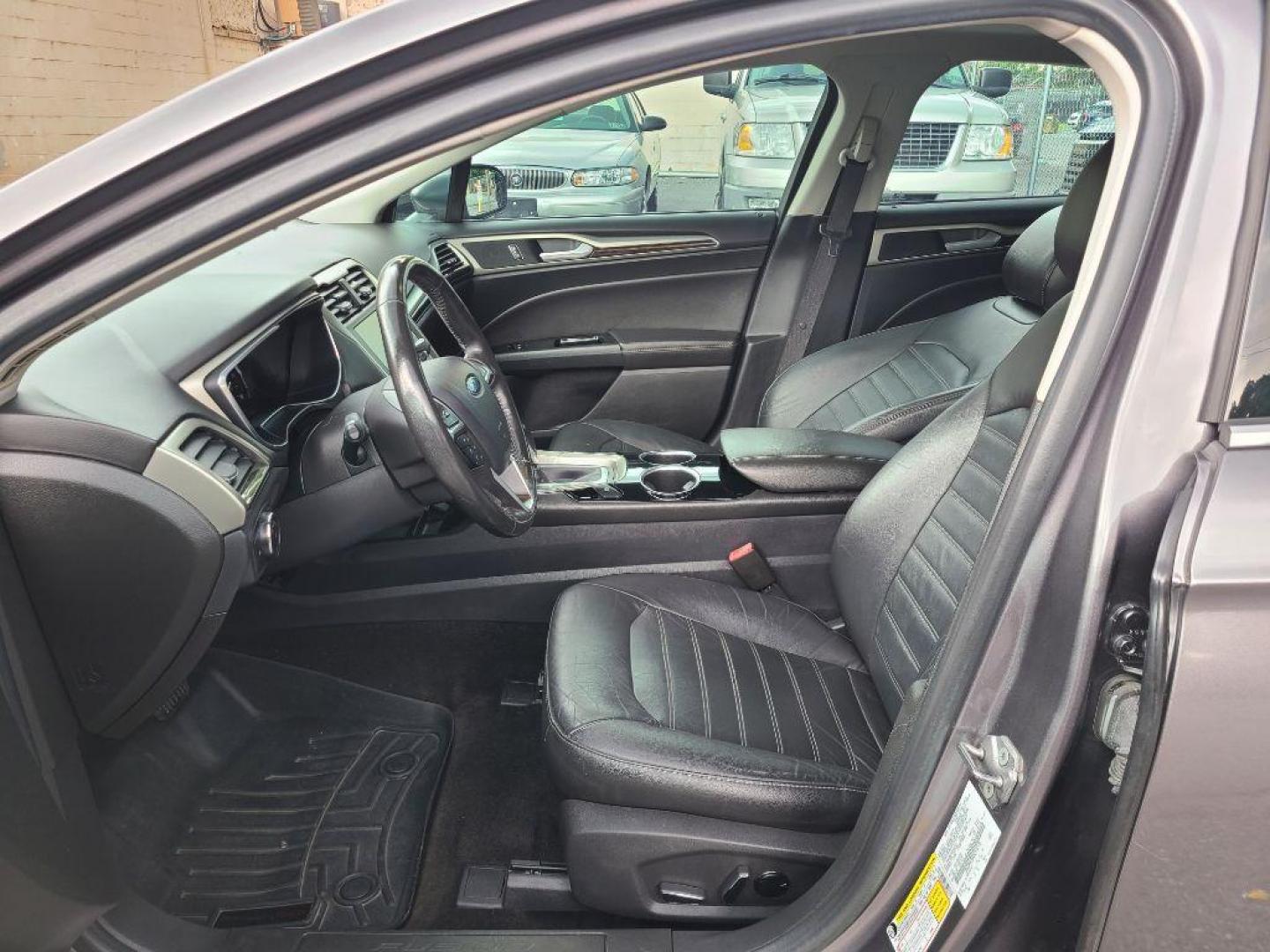 2013 GRAY FORD FUSION SE HYBRID (3FA6P0LU8DR) with an 2.0L engine, Continuously Variable transmission, located at 117 North Cameron Street, Harrisburg, PA, 17101, (717) 963-8962, 40.267021, -76.875351 - WE FINANCE!!! Good Credit/ Bad Credit/ No Credit - ALL Trade-Ins Welcomed!!! ***Guaranteed Credit Approval*** APPLY ONLINE or CALL us TODAY ;) Internet Prices and Marketplace Prices are SPECIAL discounted ***CASH DEALS*** Retail Prices are higher. Please call us to discuss your cash and finan - Photo#13