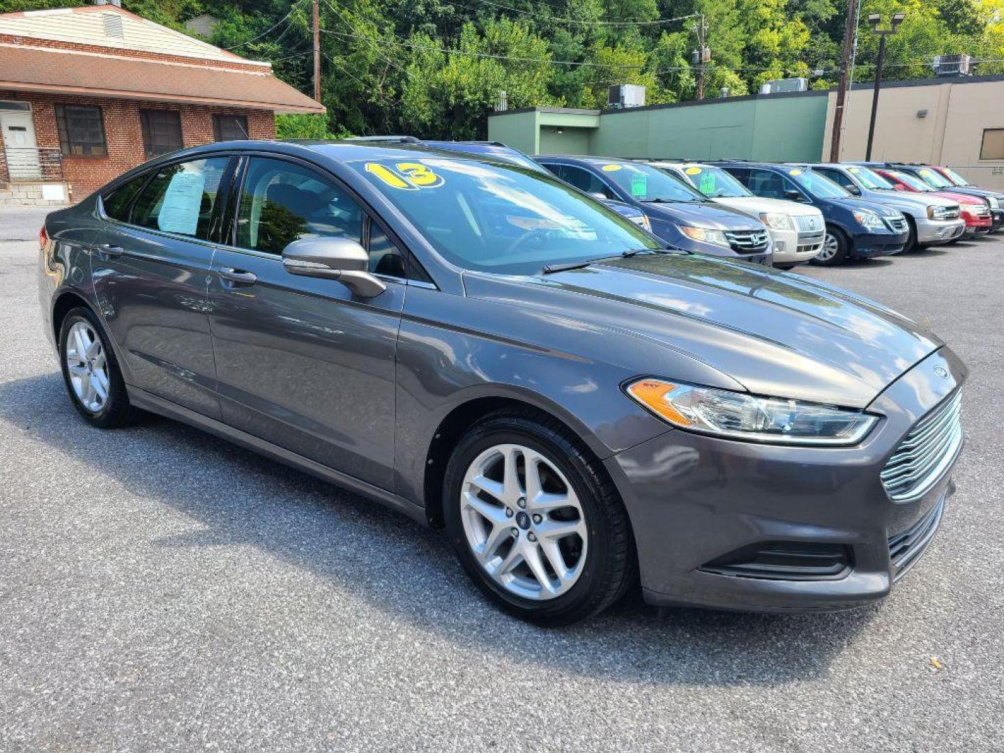 2013 GREY FORD FUSION SE (3FA6P0H76DR) with an 2.5L engine, Automatic transmission, located at 117 North Cameron Street, Harrisburg, PA, 17101, (717) 963-8962, 40.267021, -76.875351 - WE FINANCE!!! Good Credit/ Bad Credit/ No Credit - ALL Trade-Ins Welcomed!!! ***Guaranteed Credit Approval*** APPLY ONLINE or CALL us TODAY ;) Internet Prices and Marketplace Prices are SPECIAL discounted ***CASH DEALS*** Retail Prices are higher. Please call us to discuss your cash and finan - Photo#6