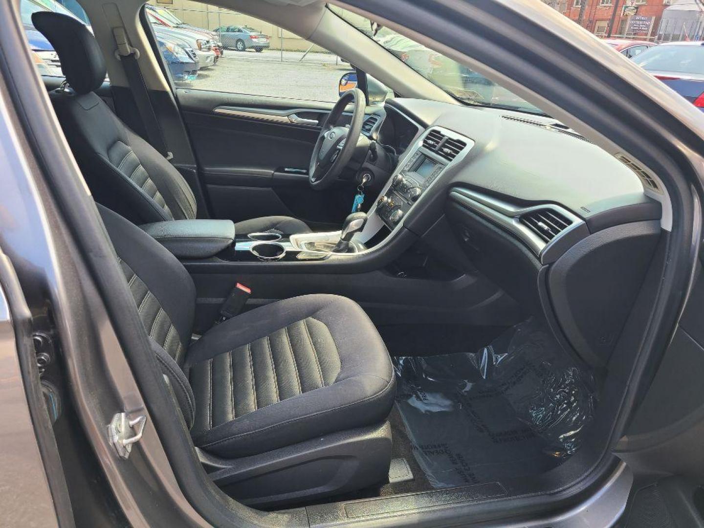 2013 GREY FORD FUSION SE (3FA6P0H76DR) with an 2.5L engine, Automatic transmission, located at 117 North Cameron Street, Harrisburg, PA, 17101, (717) 963-8962, 40.267021, -76.875351 - WE FINANCE!!! Good Credit/ Bad Credit/ No Credit - ALL Trade-Ins Welcomed!!! ***Guaranteed Credit Approval*** APPLY ONLINE or CALL us TODAY ;) Internet Prices and Marketplace Prices are SPECIAL discounted ***CASH DEALS*** Retail Prices are higher. Please call us to discuss your cash and finan - Photo#8