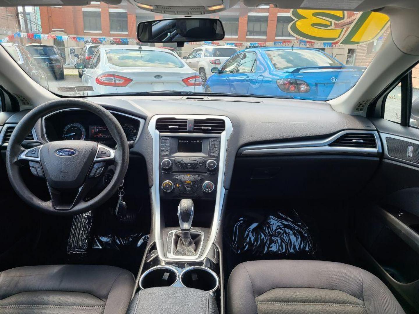 2013 GREY FORD FUSION SE (3FA6P0H76DR) with an 2.5L engine, Automatic transmission, located at 117 North Cameron Street, Harrisburg, PA, 17101, (717) 963-8962, 40.267021, -76.875351 - WE FINANCE!!! Good Credit/ Bad Credit/ No Credit - ALL Trade-Ins Welcomed!!! ***Guaranteed Credit Approval*** APPLY ONLINE or CALL us TODAY ;) Internet Prices and Marketplace Prices are SPECIAL discounted ***CASH DEALS*** Retail Prices are higher. Please call us to discuss your cash and finan - Photo#10