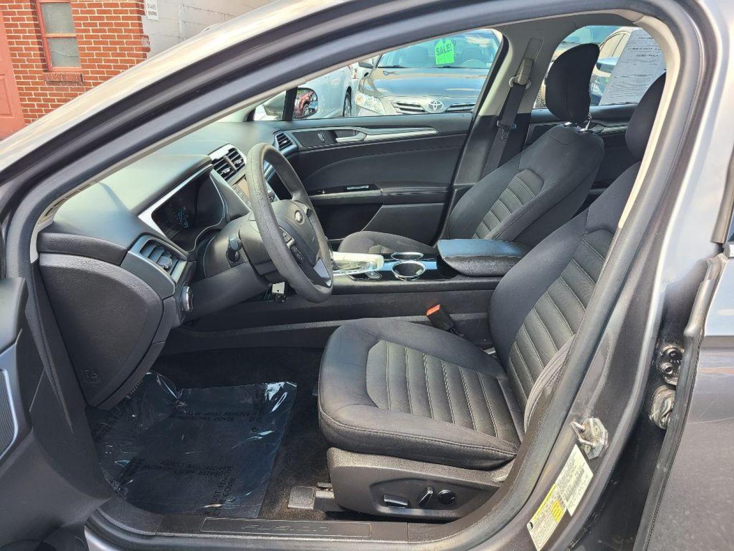 2013 GREY FORD FUSION SE (3FA6P0H76DR) with an 2.5L engine, Automatic transmission, located at 117 North Cameron Street, Harrisburg, PA, 17101, (717) 963-8962, 40.267021, -76.875351 - WE FINANCE!!! Good Credit/ Bad Credit/ No Credit - ALL Trade-Ins Welcomed!!! ***Guaranteed Credit Approval*** APPLY ONLINE or CALL us TODAY ;) Internet Prices and Marketplace Prices are SPECIAL discounted ***CASH DEALS*** Retail Prices are higher. Please call us to discuss your cash and finan - Photo#12