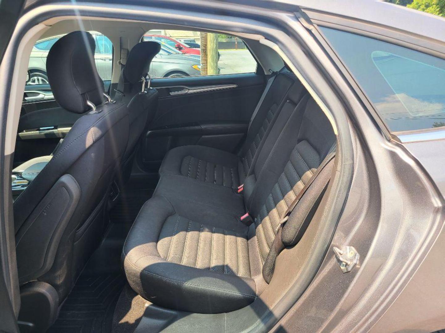 2013 GRAY FORD FUSION SE (3FA6P0H70DR) with an 2.5L engine, Automatic transmission, located at 117 North Cameron Street, Harrisburg, PA, 17101, (717) 963-8962, 40.267021, -76.875351 - Photo#11