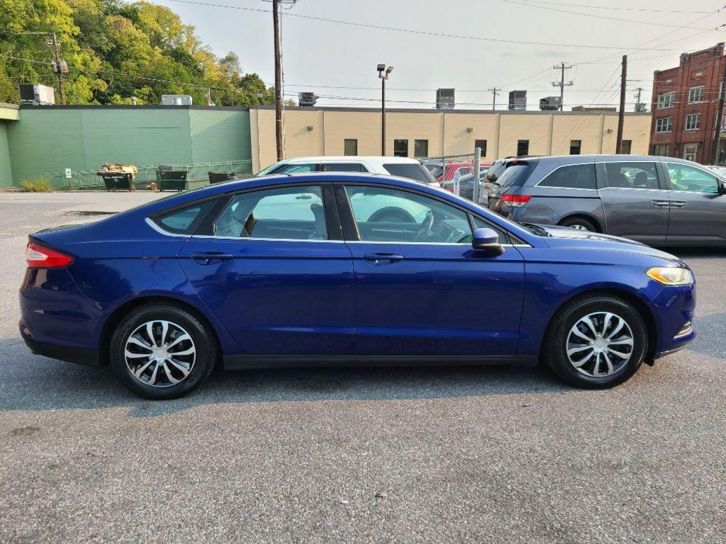 2013 BLUE FORD FUSION S (3FA6P0G75DR) with an 2.5L engine, Automatic transmission, located at 117 North Cameron Street, Harrisburg, PA, 17101, (717) 963-8962, 40.267021, -76.875351 - WE FINANCE!!! Good Credit/ Bad Credit/ No Credit - ALL Trade-Ins Welcomed!!! ***Guaranteed Credit Approval*** APPLY ONLINE or CALL us TODAY ;) Internet Prices and Marketplace Prices are SPECIAL discounted ***CASH DEALS*** Retail Prices are higher. Please call us to discuss your cash and finan - Photo#5