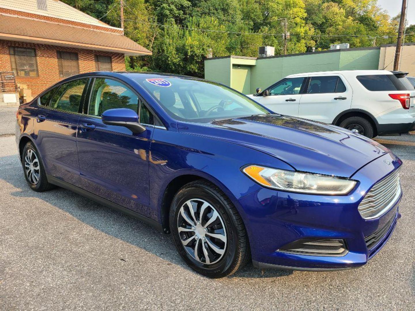 2013 BLUE FORD FUSION S (3FA6P0G75DR) with an 2.5L engine, Automatic transmission, located at 117 North Cameron Street, Harrisburg, PA, 17101, (717) 963-8962, 40.267021, -76.875351 - WE FINANCE!!! Good Credit/ Bad Credit/ No Credit - ALL Trade-Ins Welcomed!!! ***Guaranteed Credit Approval*** APPLY ONLINE or CALL us TODAY ;) Internet Prices and Marketplace Prices are SPECIAL discounted ***CASH DEALS*** Retail Prices are higher. Please call us to discuss your cash and finan - Photo#6