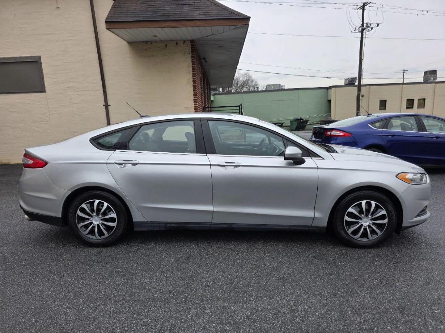 2013 SILVER FORD FUSION S (3FA6P0G72DR) with an 2.5L engine, Automatic transmission, located at 117 North Cameron Street, Harrisburg, PA, 17101, (717) 963-8962, 40.267021, -76.875351 - WE FINANCE!!! Good Credit/ Challenged Credit/ No Credit - ALL Trade-Ins Welcomed!!! APPLY ONLINE or CALL us TODAY ;) Please call us to discuss your cash and/or financing options. - Photo#5