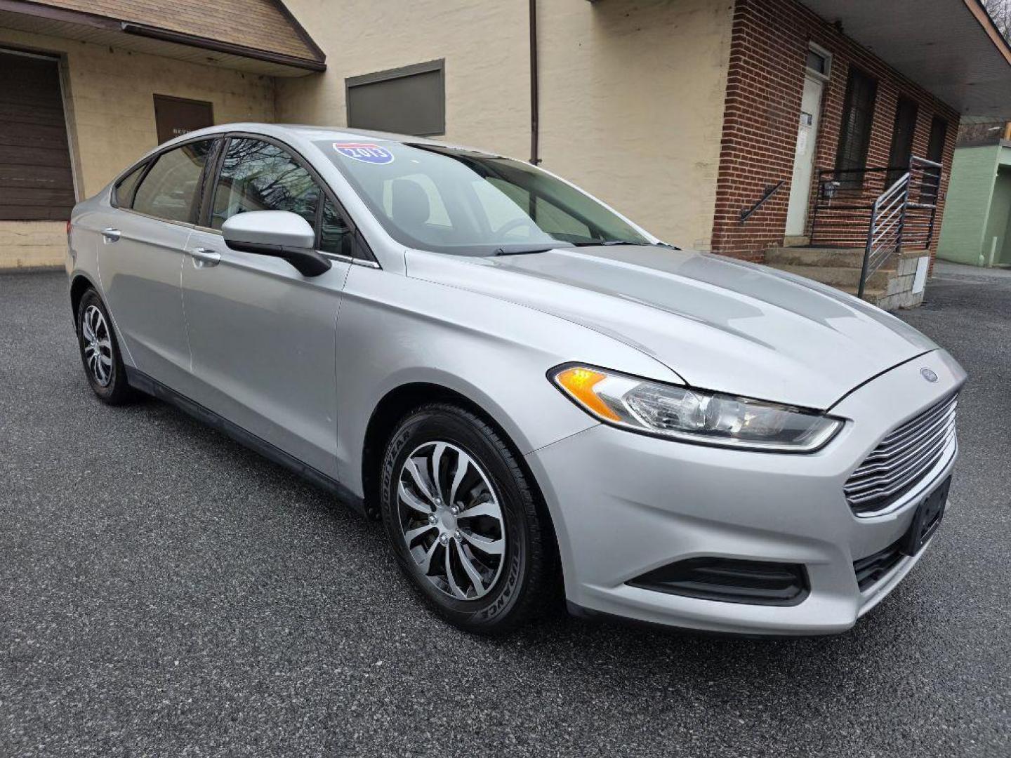 2013 SILVER FORD FUSION S (3FA6P0G72DR) with an 2.5L engine, Automatic transmission, located at 117 North Cameron Street, Harrisburg, PA, 17101, (717) 963-8962, 40.267021, -76.875351 - WE FINANCE!!! Good Credit/ Challenged Credit/ No Credit - ALL Trade-Ins Welcomed!!! APPLY ONLINE or CALL us TODAY ;) Please call us to discuss your cash and/or financing options. - Photo#6